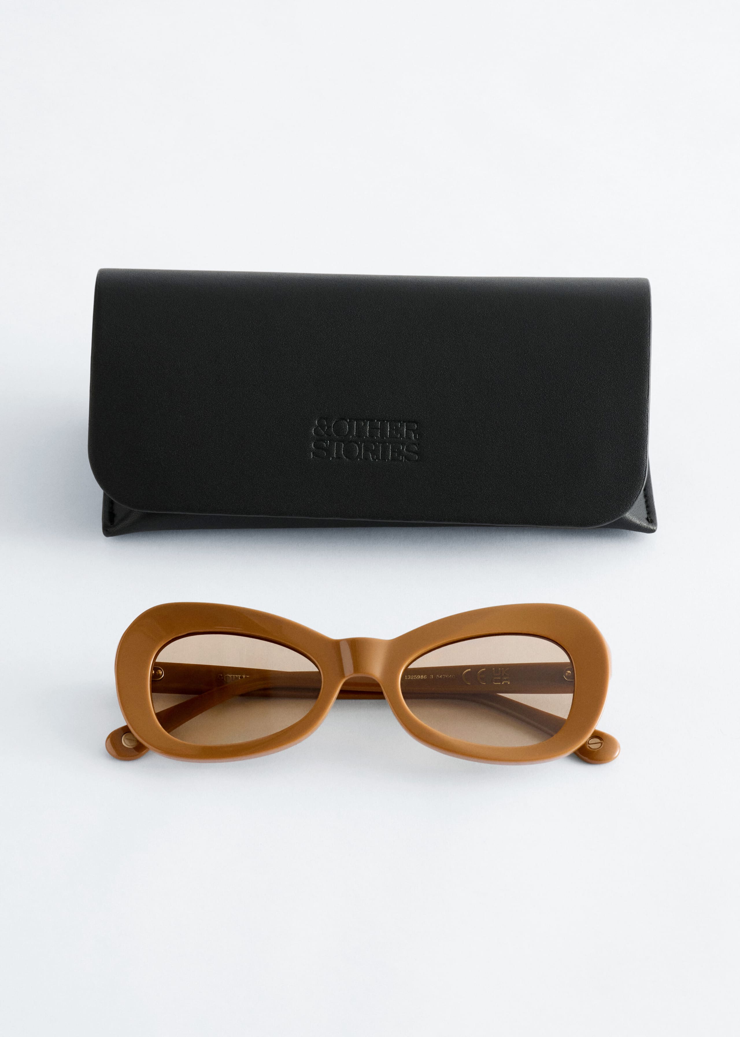 Ovale Cat-Eye-Sonnenbrille - Braun/Schlangenprint - Stillleben