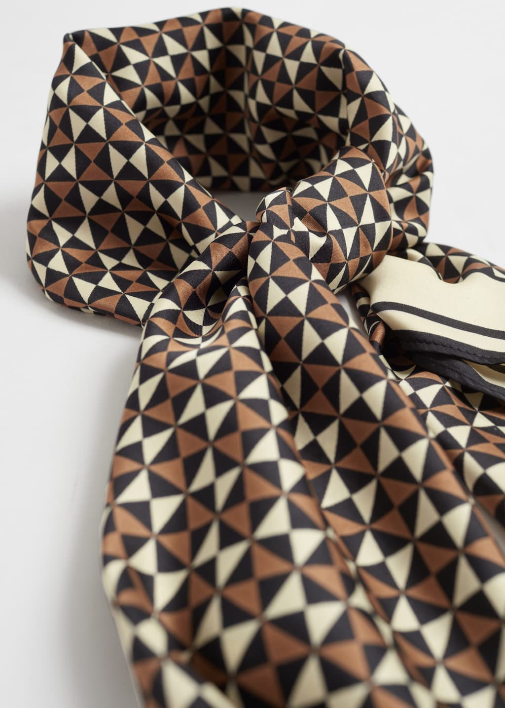 ClassicSquareScarf - {{variantName}} - Descrizione dettagliata