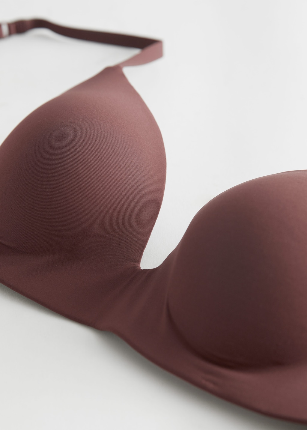 SeamlessTechnicalPaddedBra - {{variantName}} - Detalle descriptivo