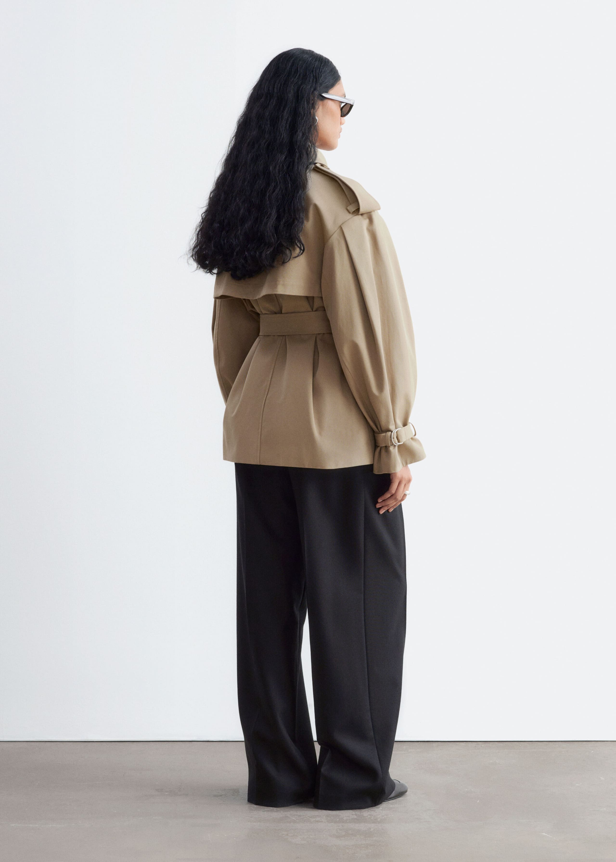 Kurzer Trenchcoat - Beige - Lookbook
