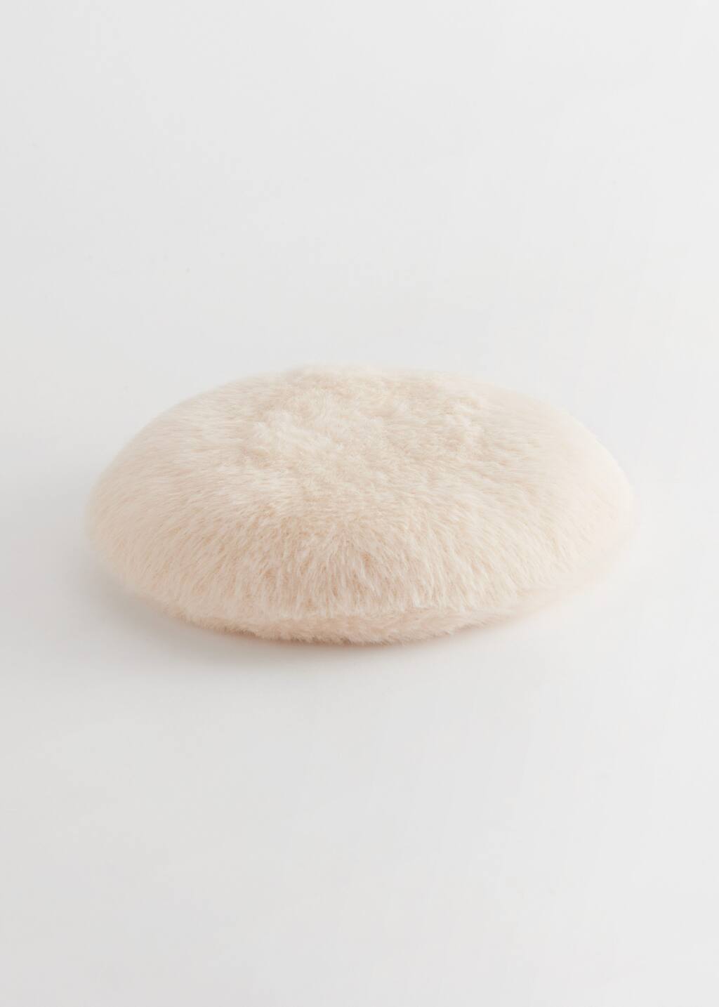 SoftFluffyBeret - Cream - Bodegón