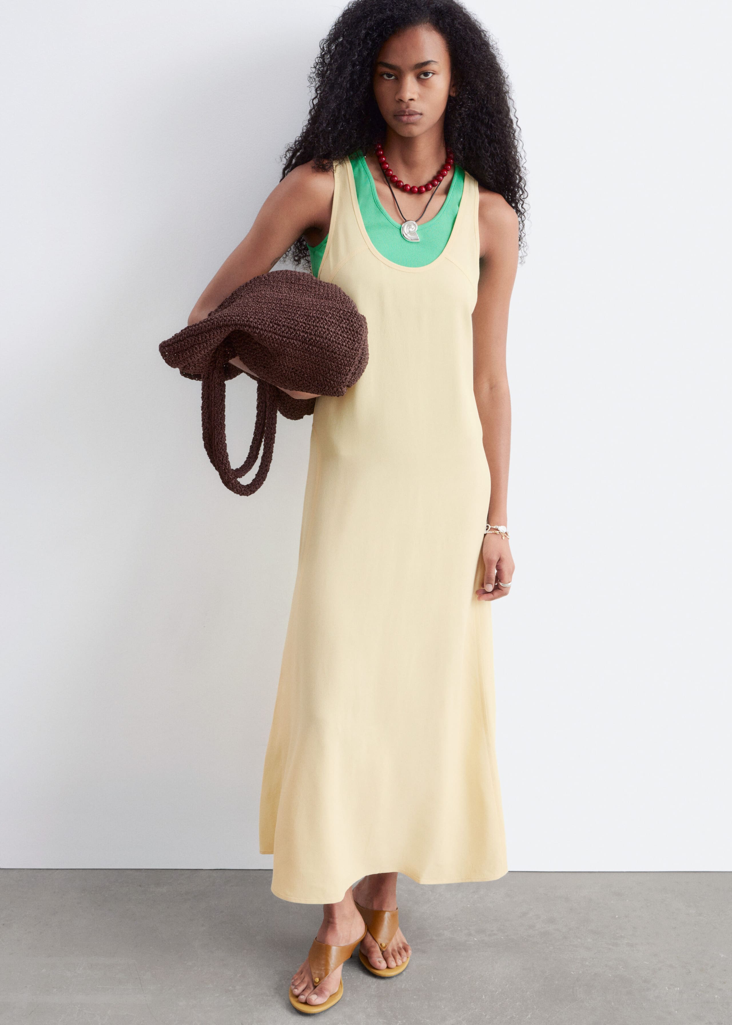 Image of Midikleid mit tiefem Ausschnitt