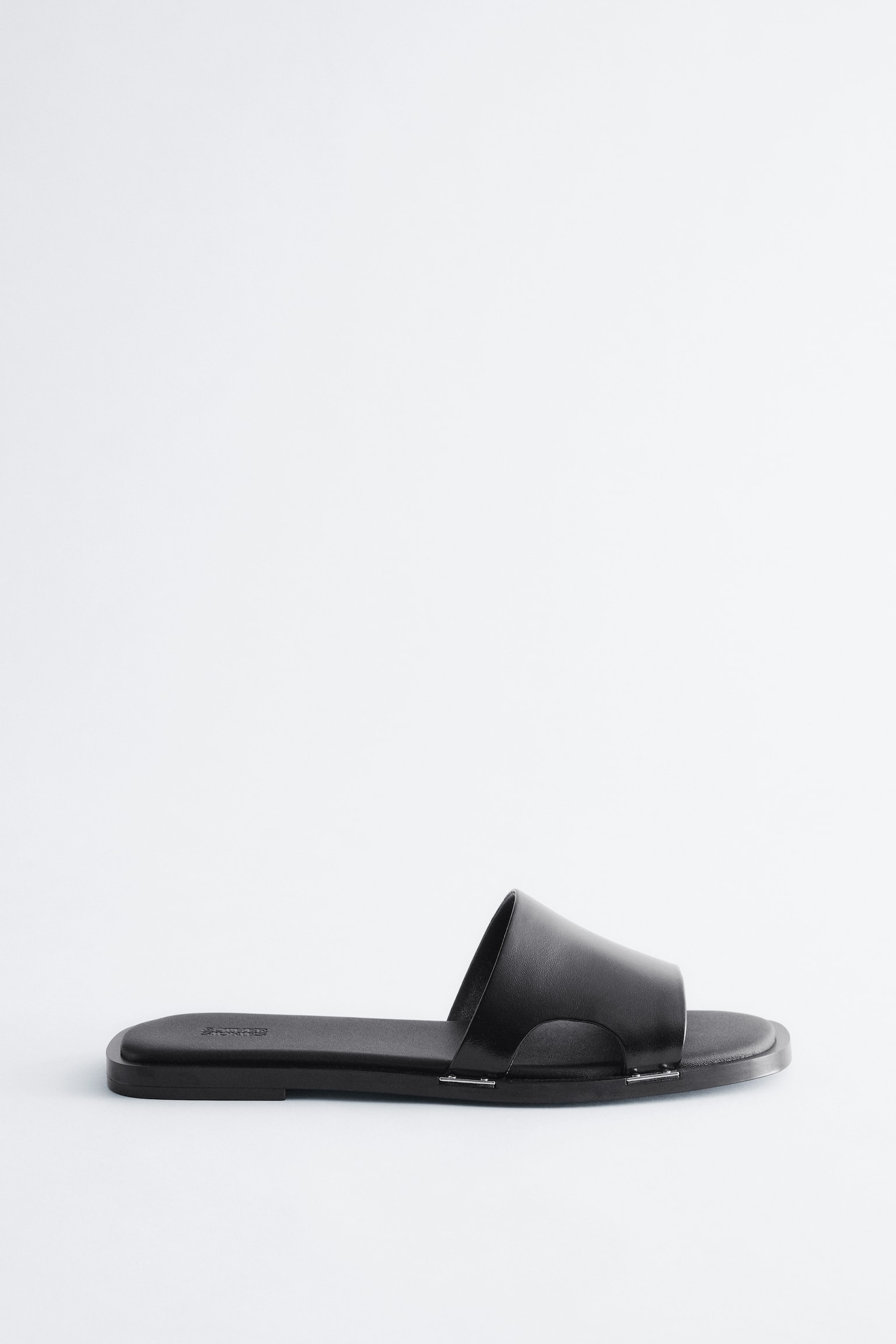 Leren slippers met metalen detail - Zwart/Wit