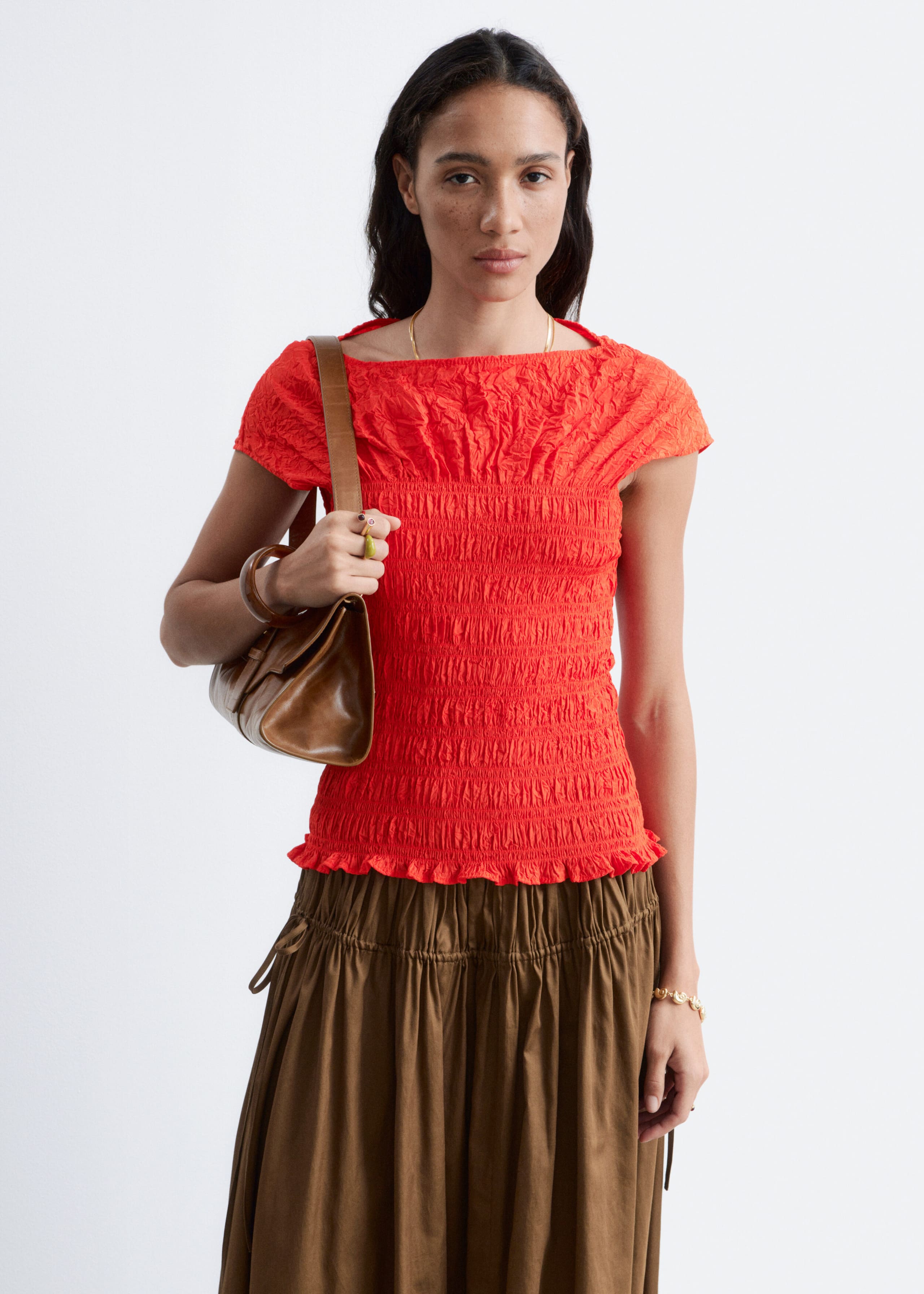 Gesmoktes Oberteil mit U-Boot-Ausschnitt - Beige/Gestreift - Lookbook