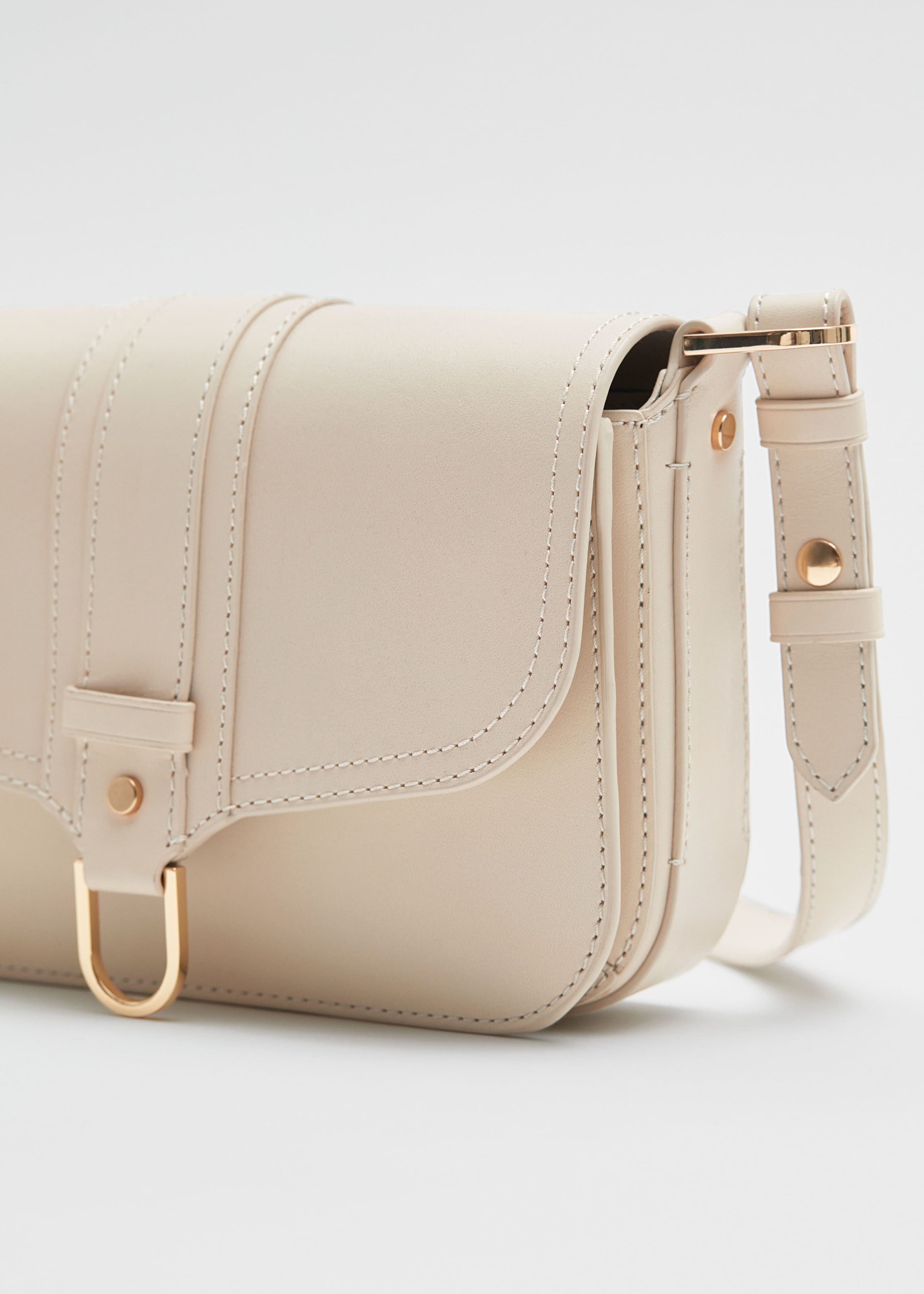 SoftLeatherCrossbodyBag - {{variantName}} - Descrizione dettagliata