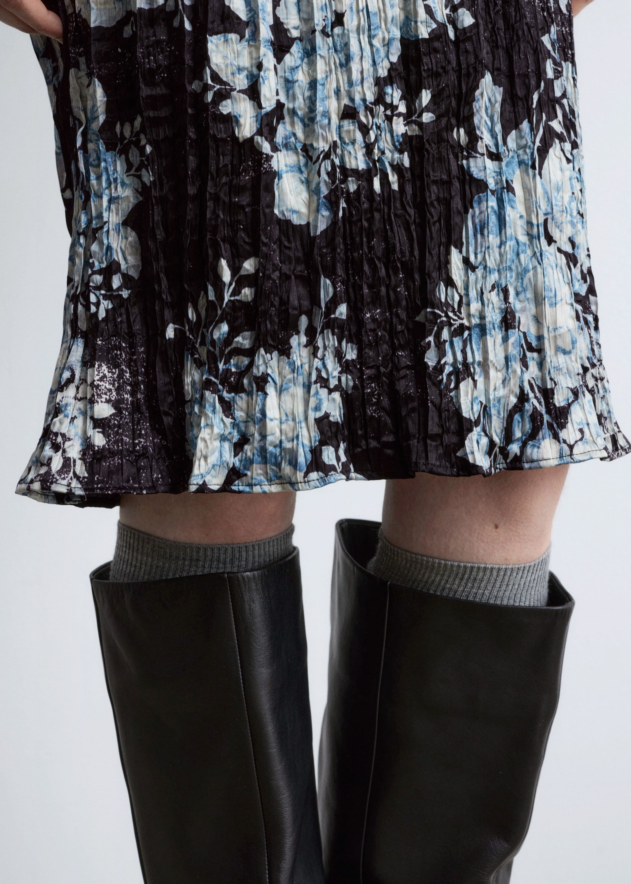 Knee-Length Crêpe Skirt - Black/Floral - Lookbook