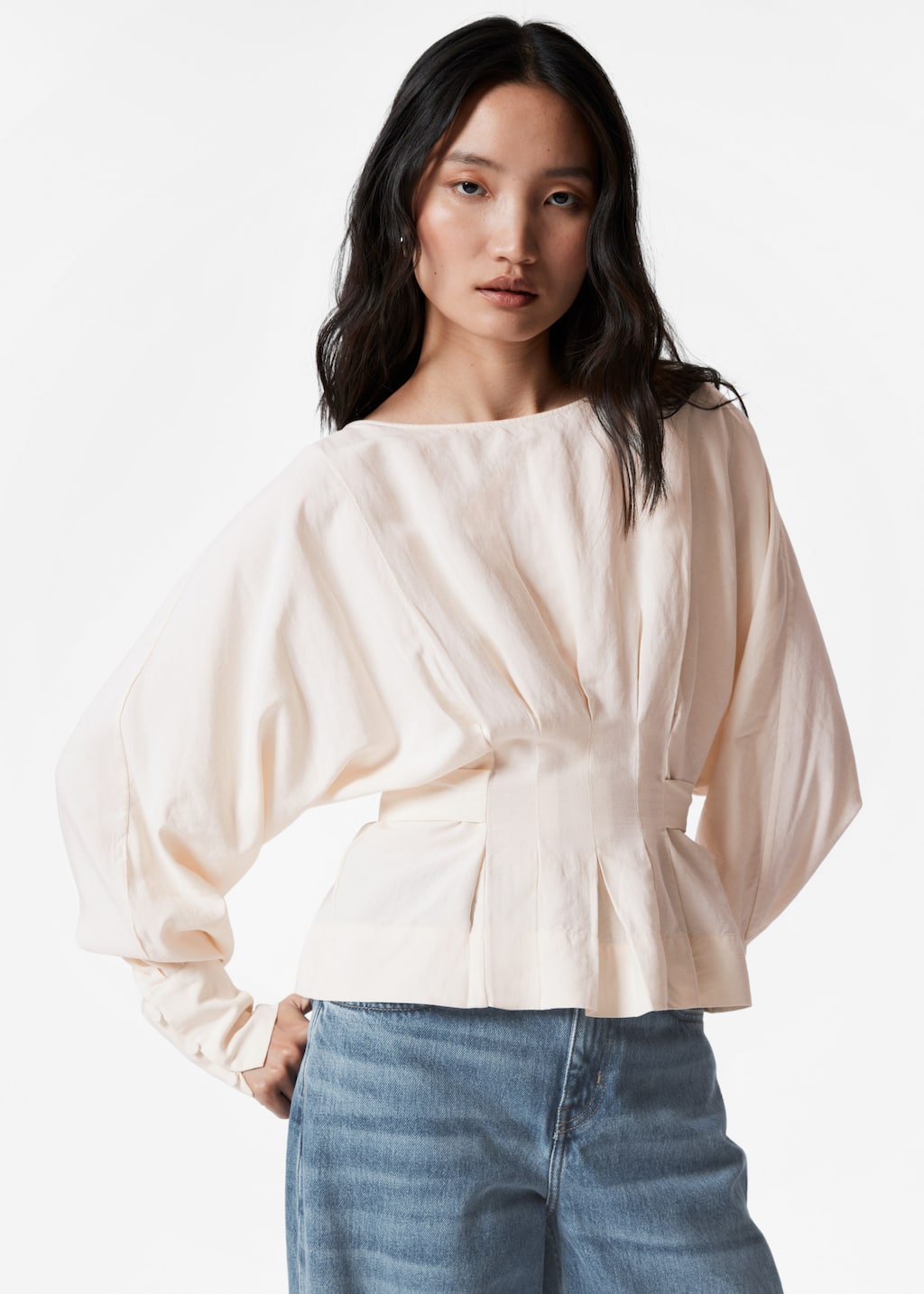 Image of Blusa plisada de cuello barco