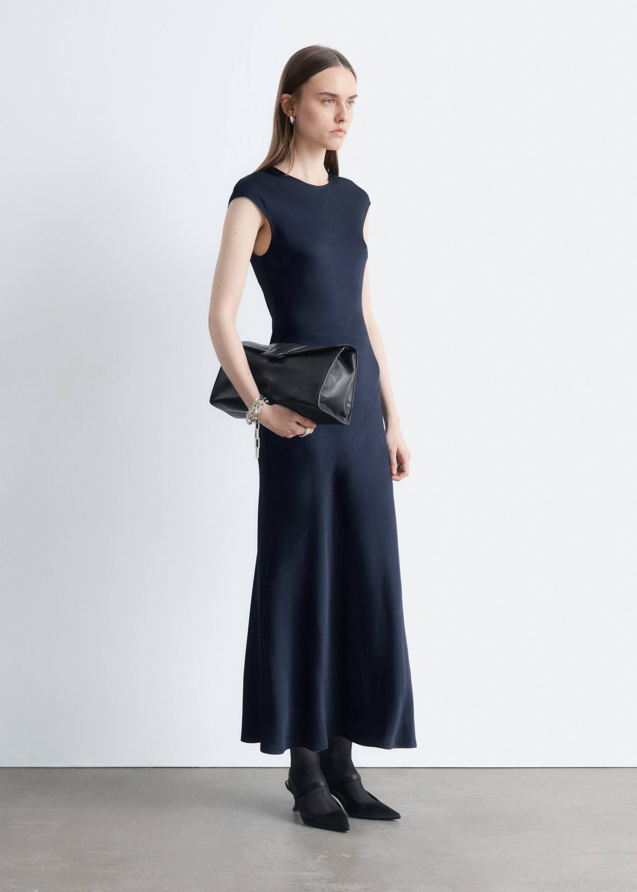 Преглед на по-голямо изображение: Вталена сатенена макси рокля - Тъмносиньо - ЖЕНИ | H&M BG 6