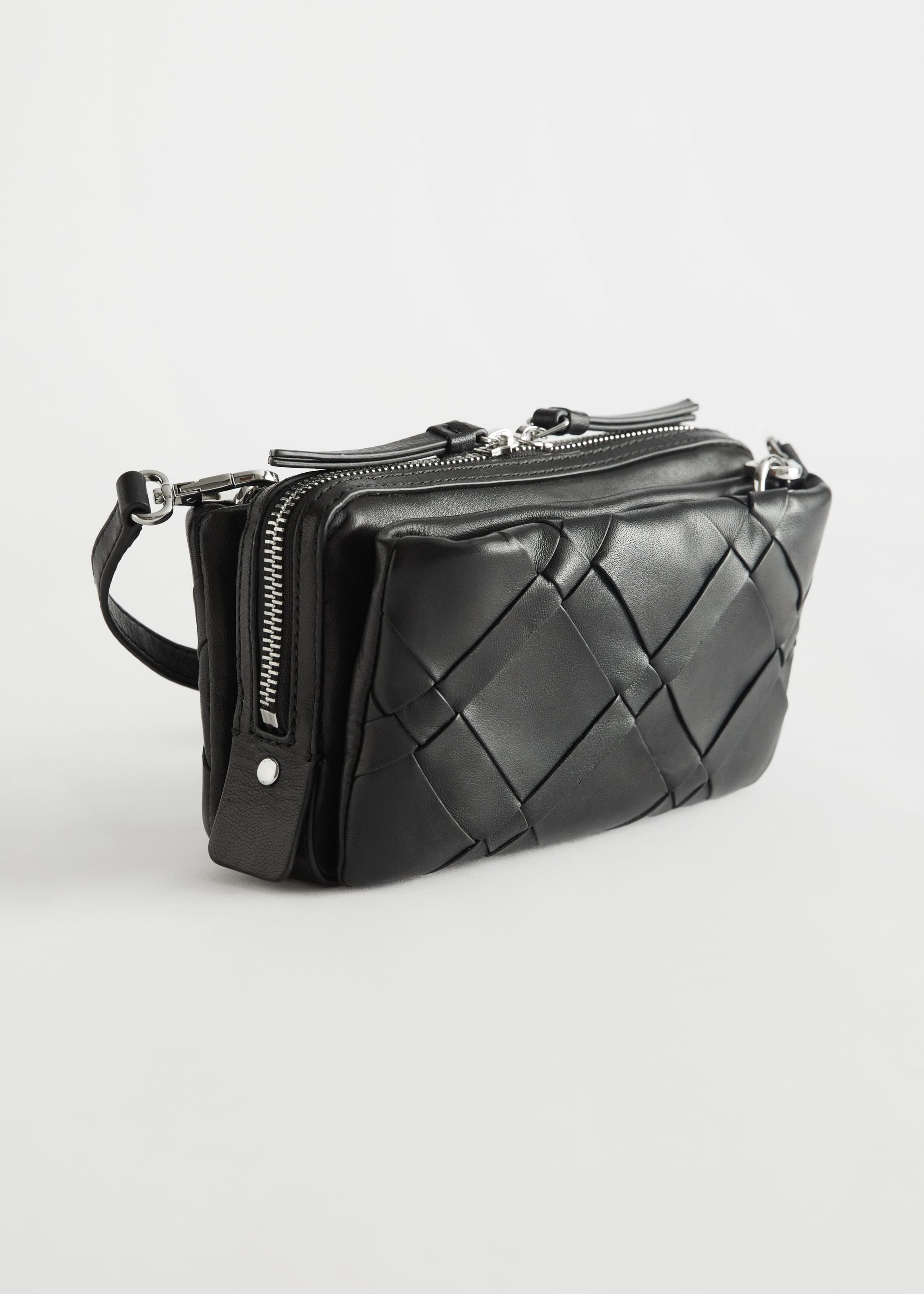 Leather Crossbody Bag - Black - Natura morta