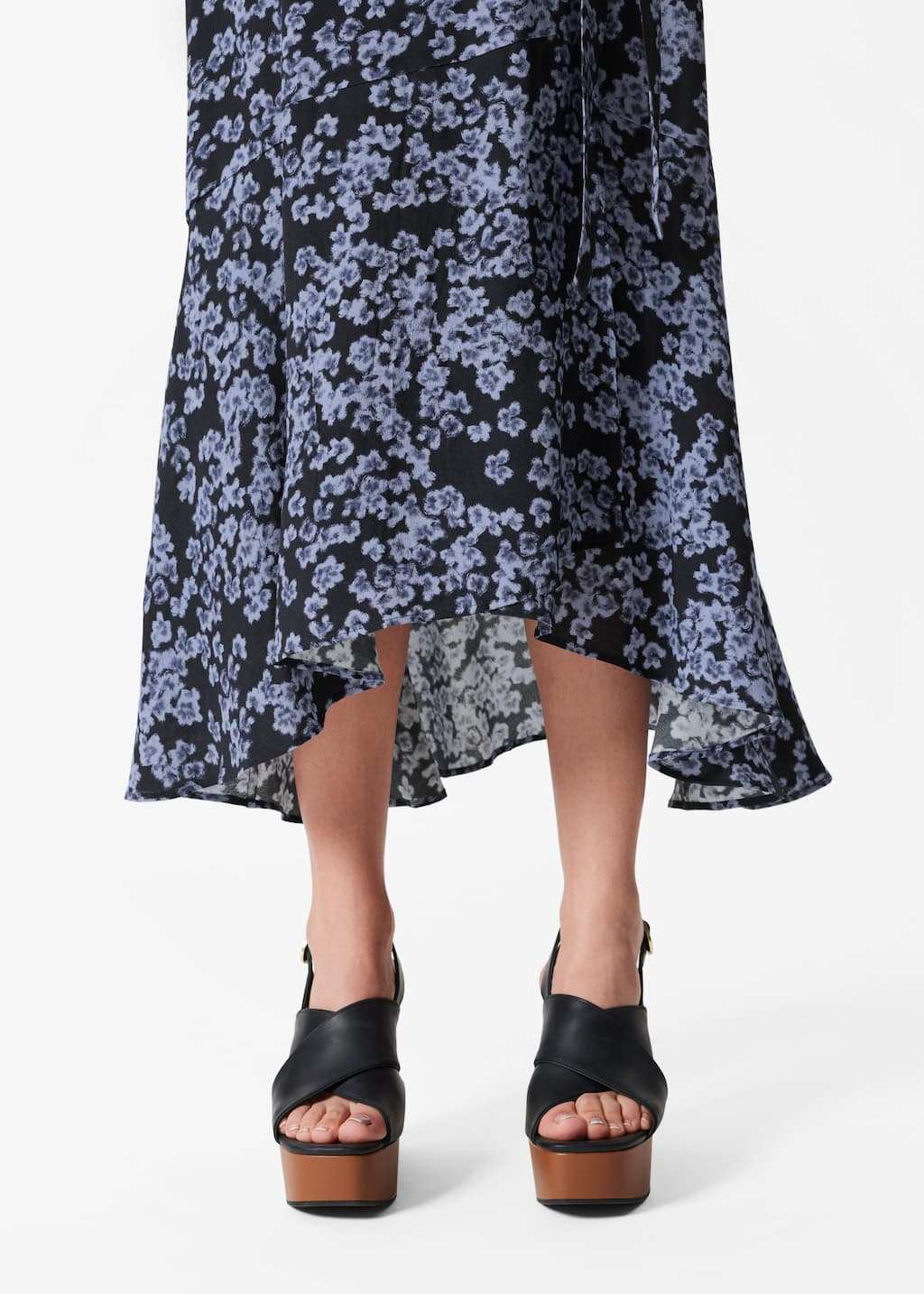 Robe portefeuille midi - Motif fleuri bleu - Lookbook