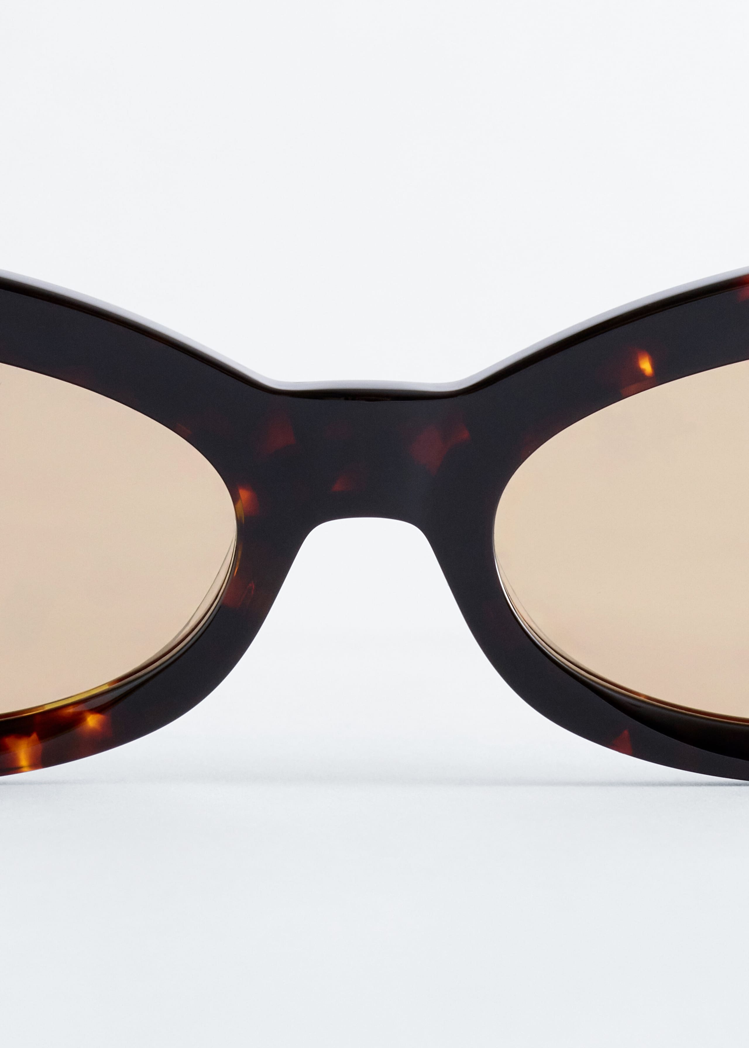 Image of Ovale Cat-Eye-Sonnenbrille