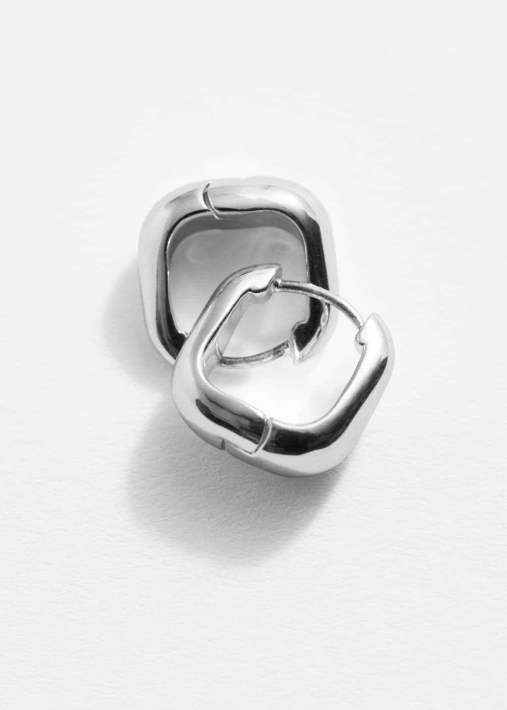 Square Hoop Earrings - {{variantName}} - Descriptive Detail