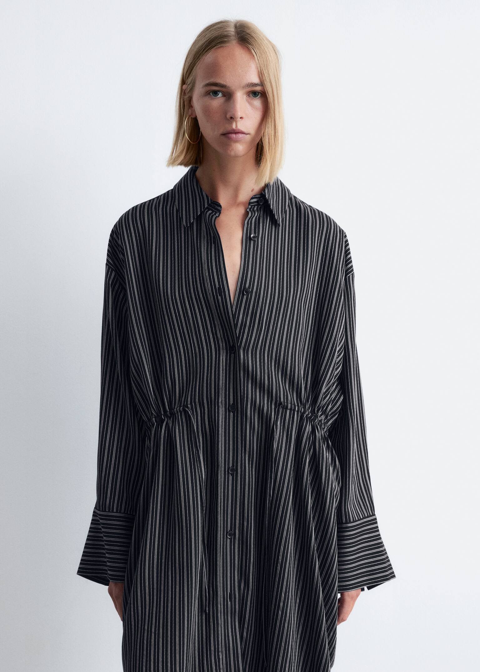 Oversized-Mini-Hemdkleid - Schwarz/Weiß gestreift - 3