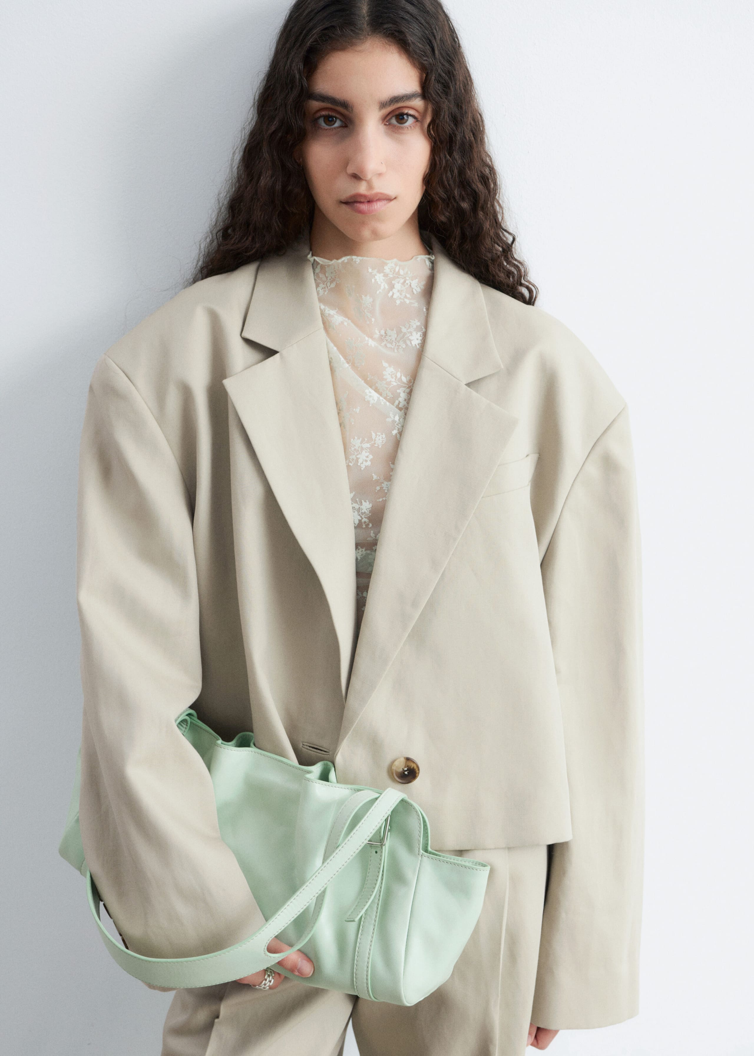 Image of Bolso de hombro de perfil bajo en piel