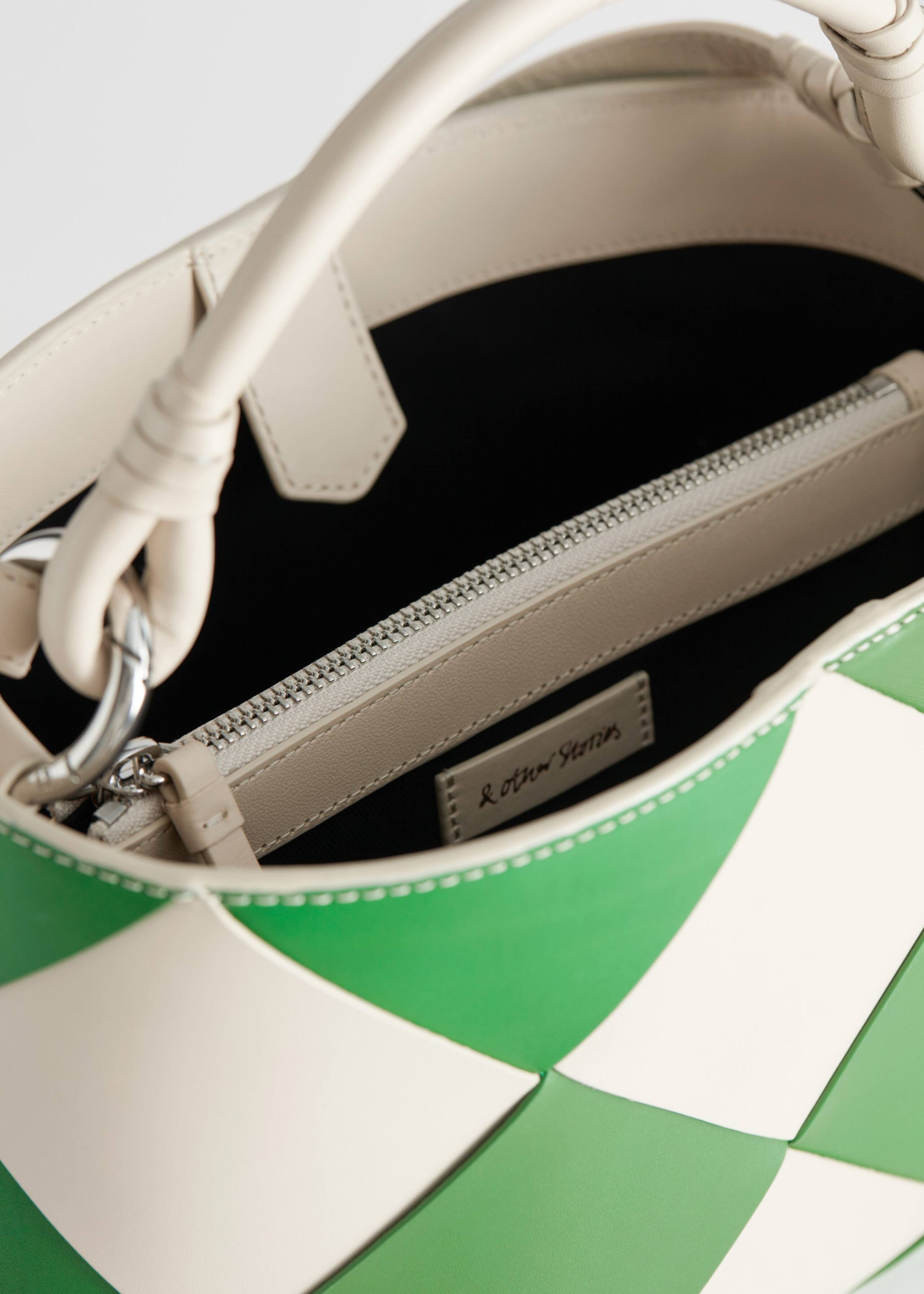 BraidedLeatherBucketBag - {{variantName}} - Descrizione dettagliata