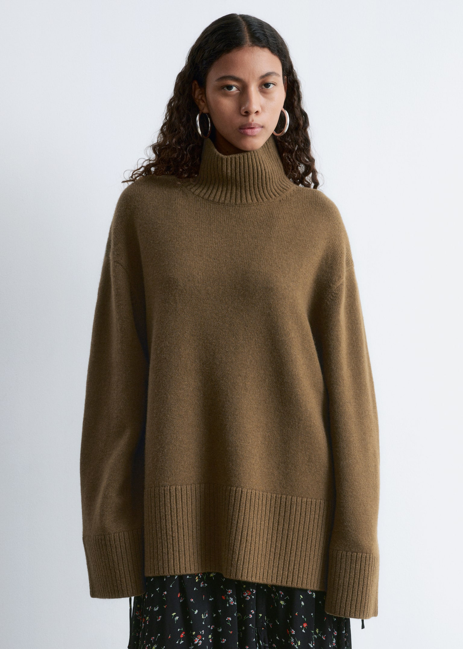 Wełniany sweter oversize z golfem - Brązowy/Dark Mole/Ciemnoczerwony/Czarny - 6