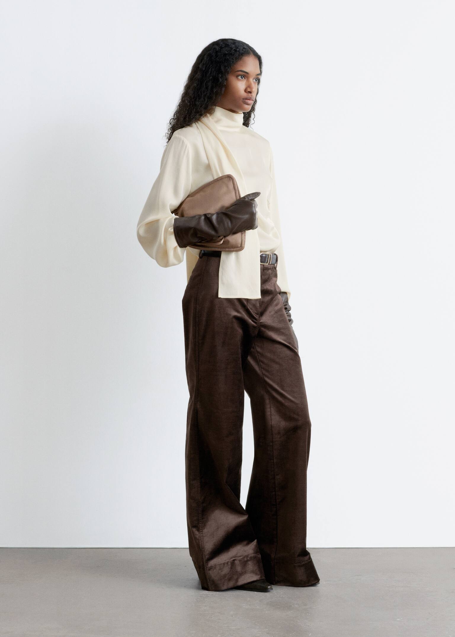 Pantaloni evazați din catifea - Maro închis/Negru - 5