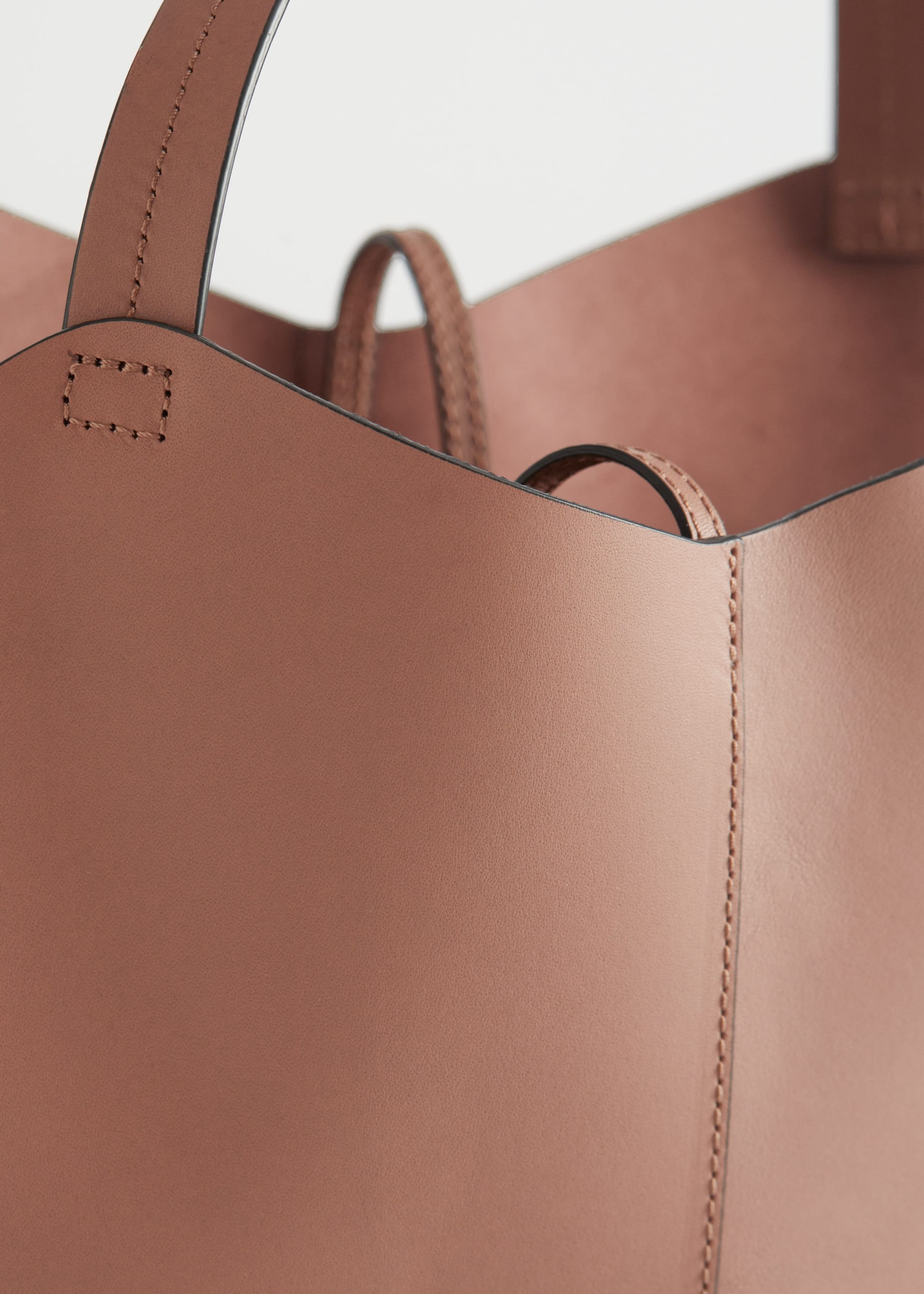Leather Tote Bag - {{variantName}} - Descriptive Detail