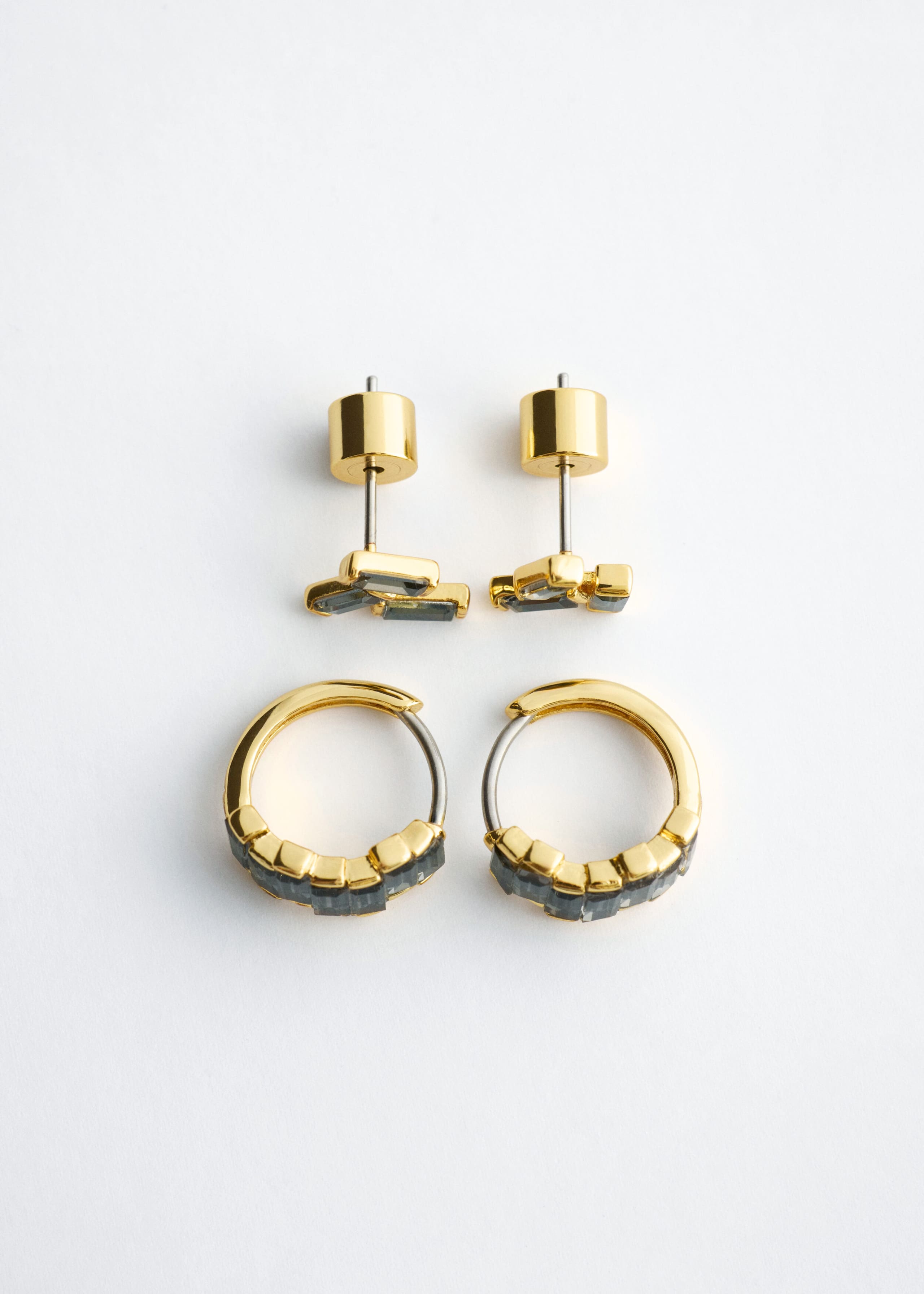 Strassbesetzte Ohrringe im Set - Gold/Grau - Stillleben