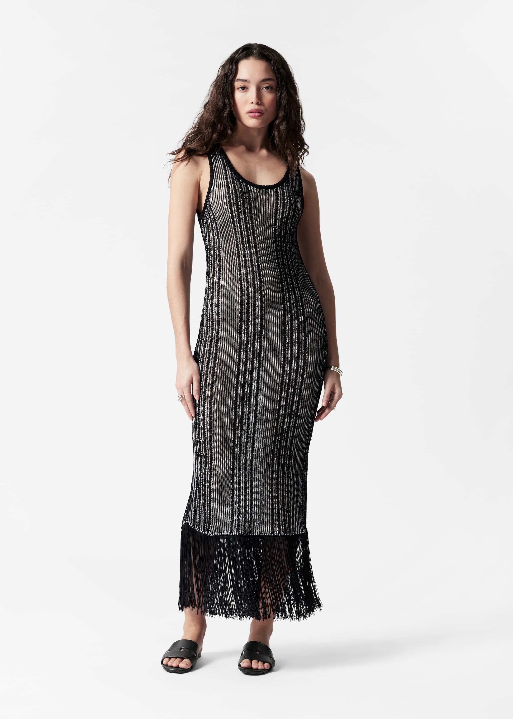 Zobrazit větší obrázek: Knitted Fringe Midi Dress - Černé proužky - ŽENY | H&M CZ 1