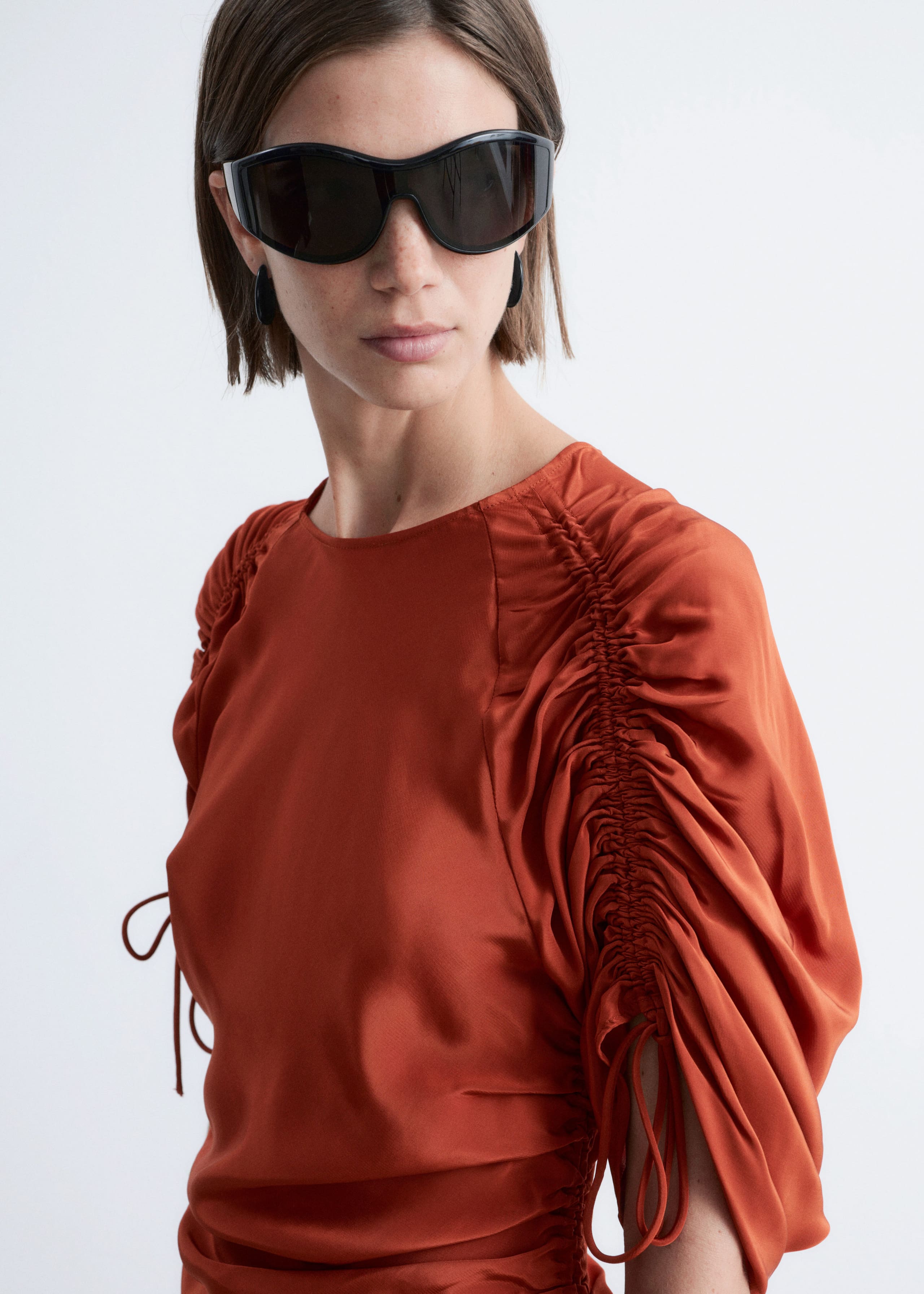 Image of Skulpturales Minikleid mit Raffungen