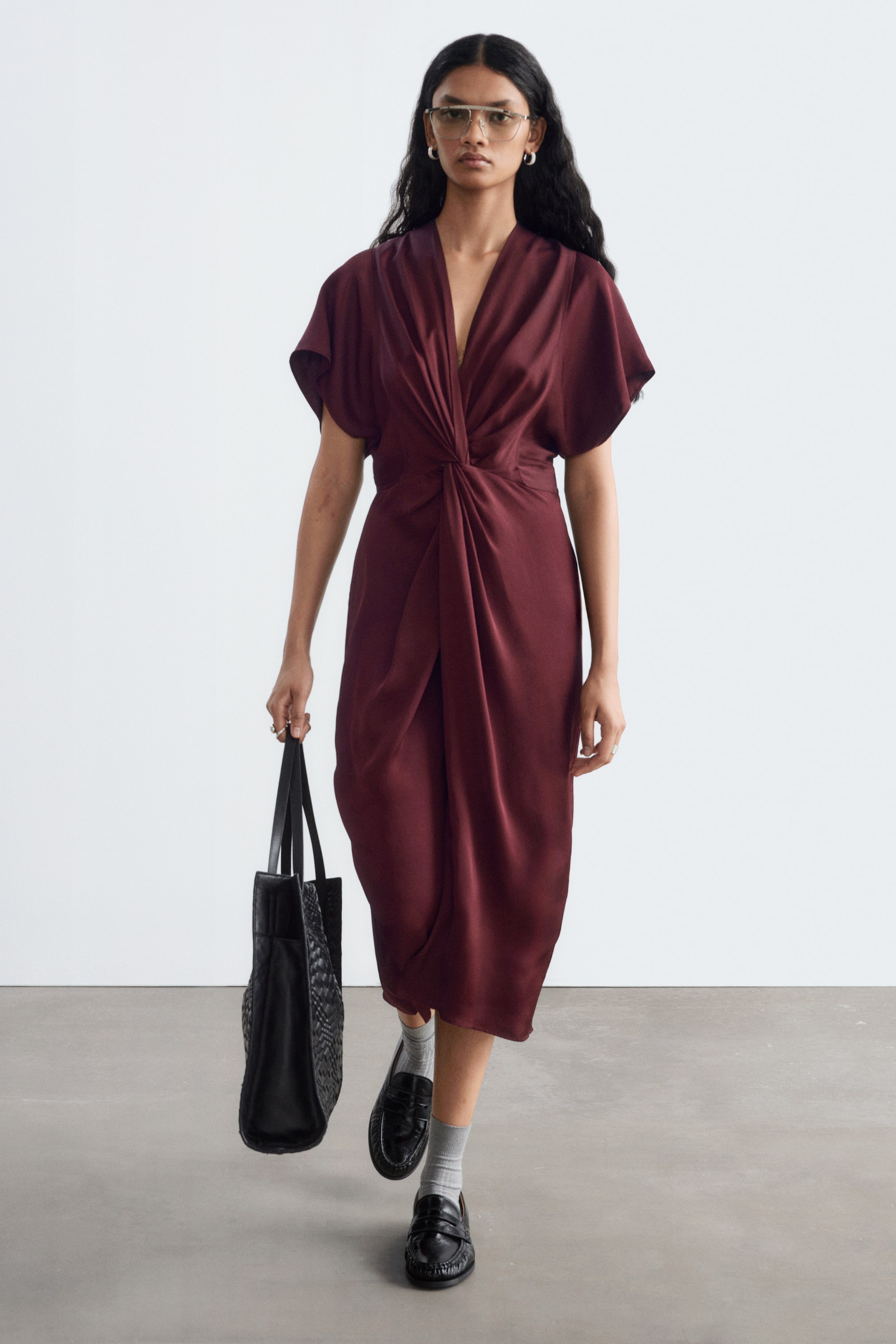 Grotere afbeelding bekijken: Twist-Waist Midi Dress - Donkerrood - DAMES | H&M NL 1