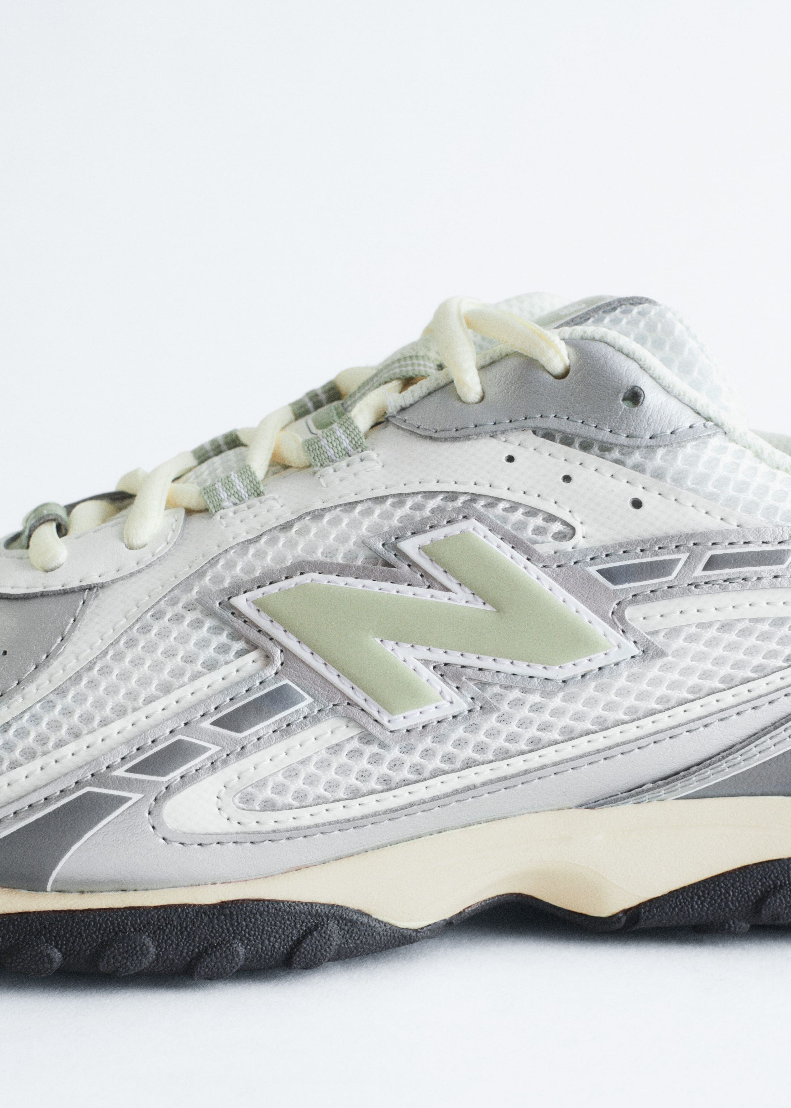 Image of New Balance 204L Sneakers