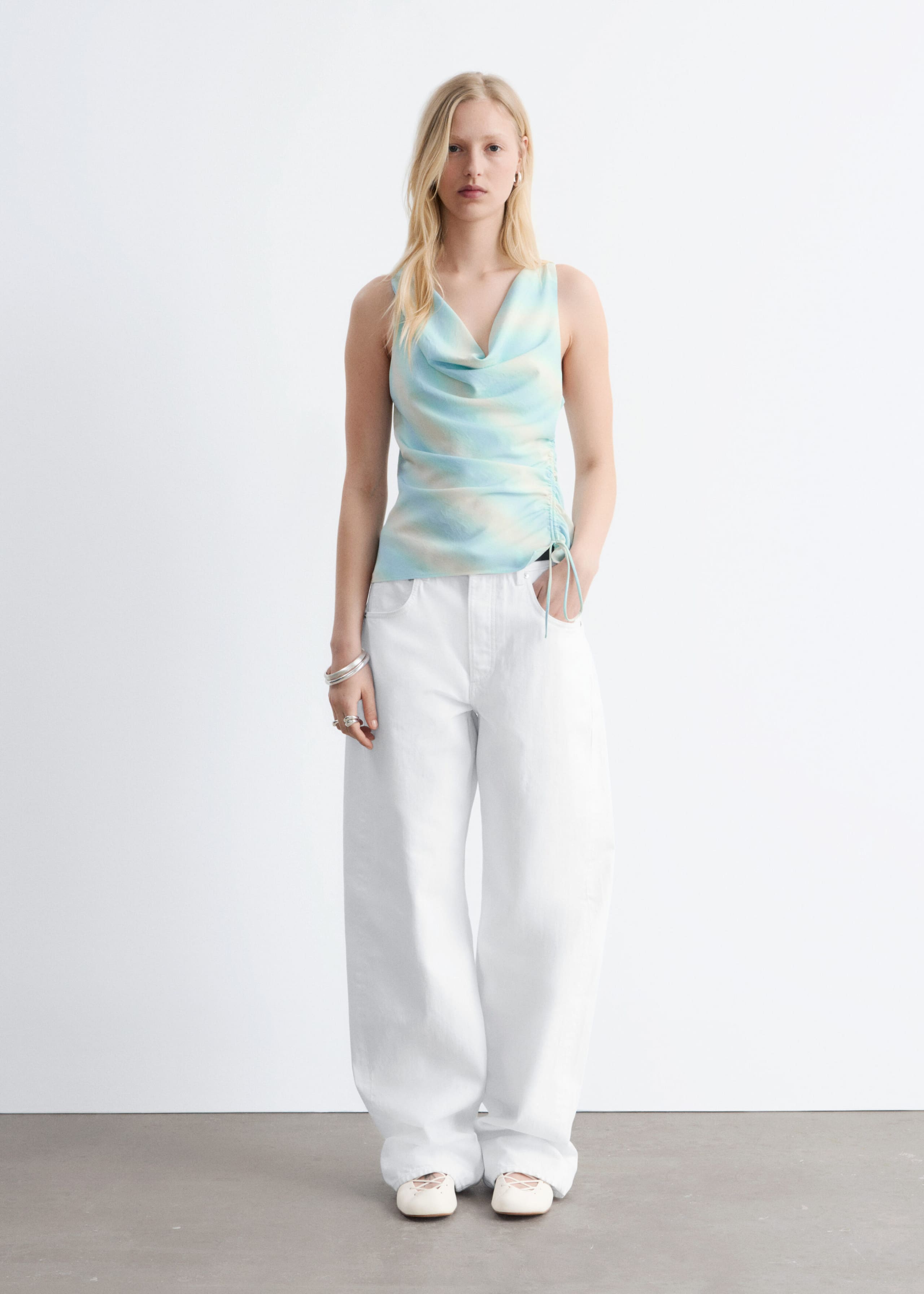 Image of Wzorzysty jedwabny top z wiązaniem