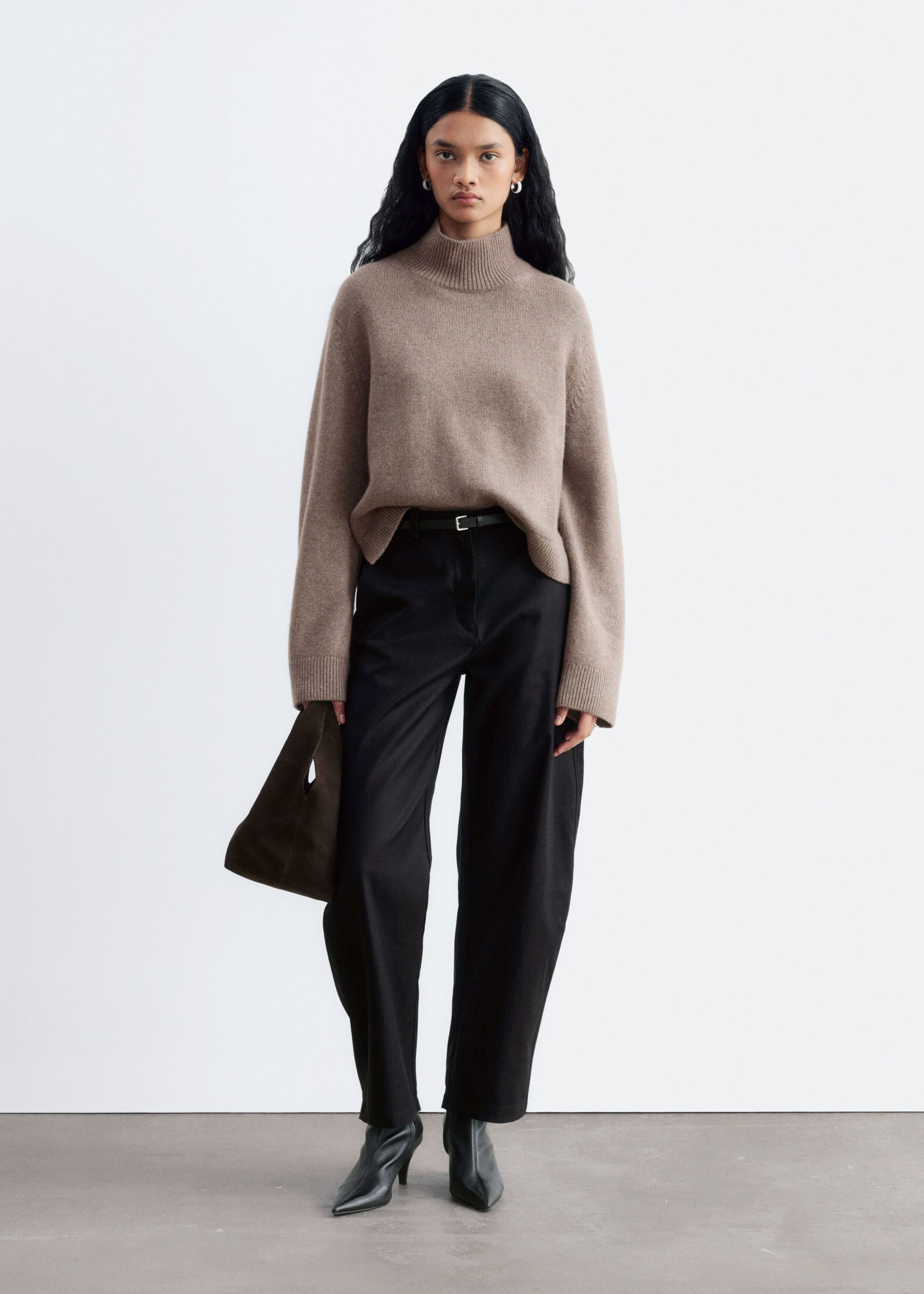 Woll-Kaschmirpullover mit Stehkragen - Dunkles Graubraun - Lookbook