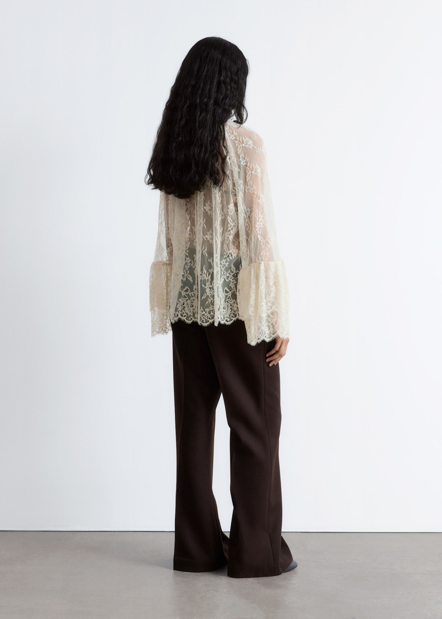 Blouse en dentelle volantée - Couleur crème/Marron foncé - 9