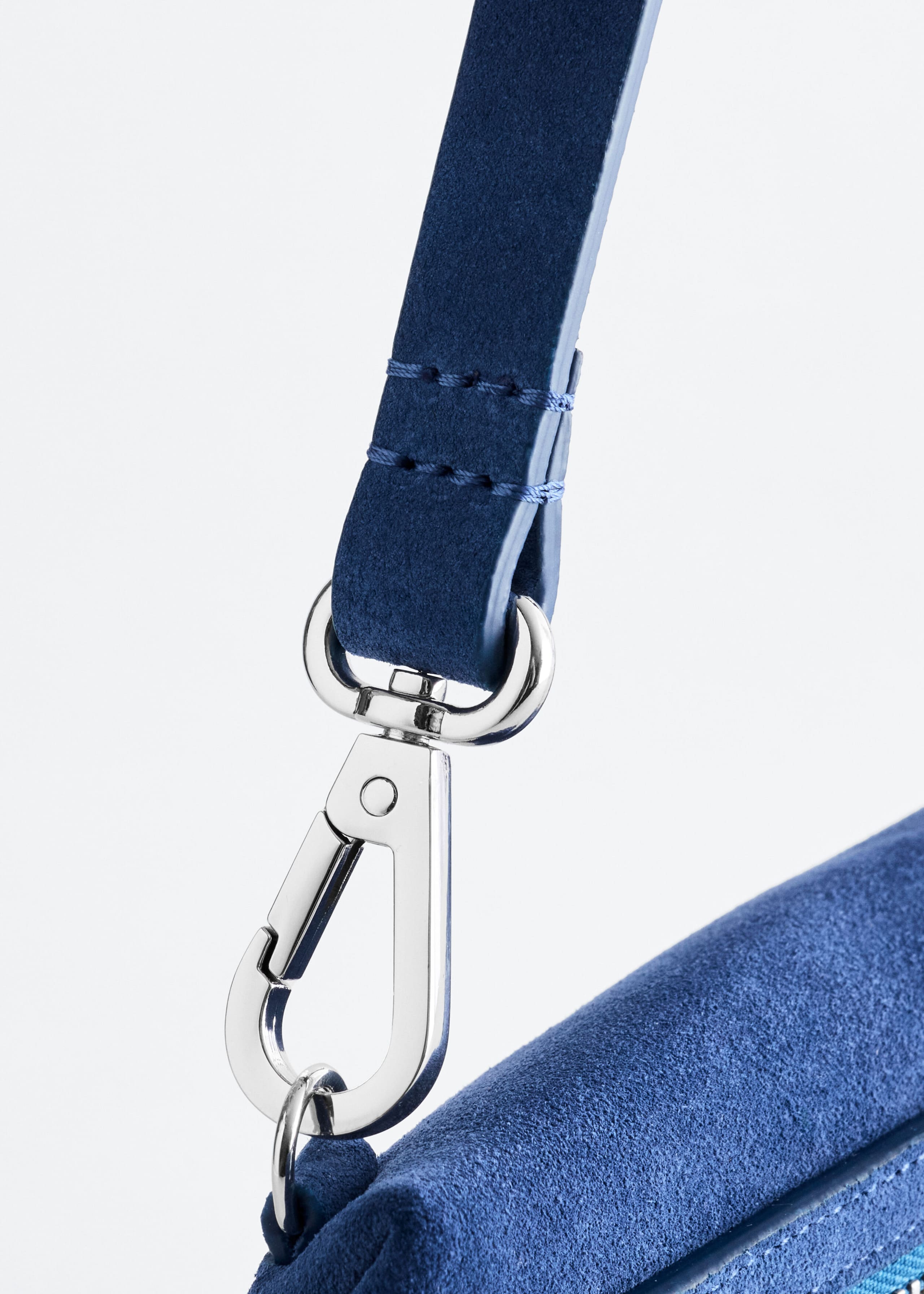 Schultertasche aus Spaltveloursleder - {{variantName}} - Beschreibendes Detail