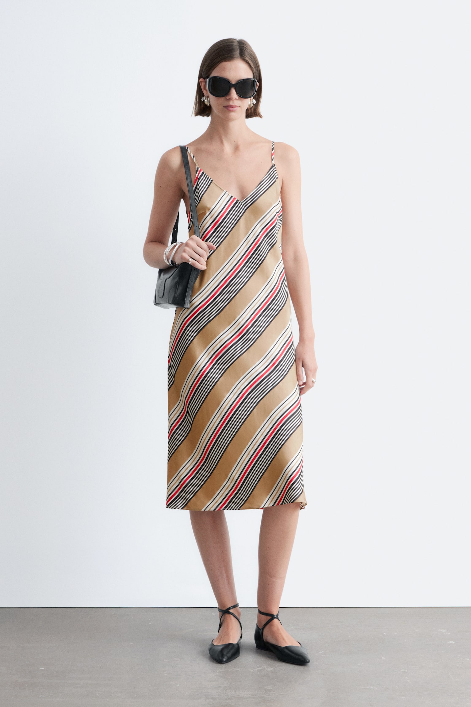 Halflange satijnen slipdress - Beige/grafische strepen - 1