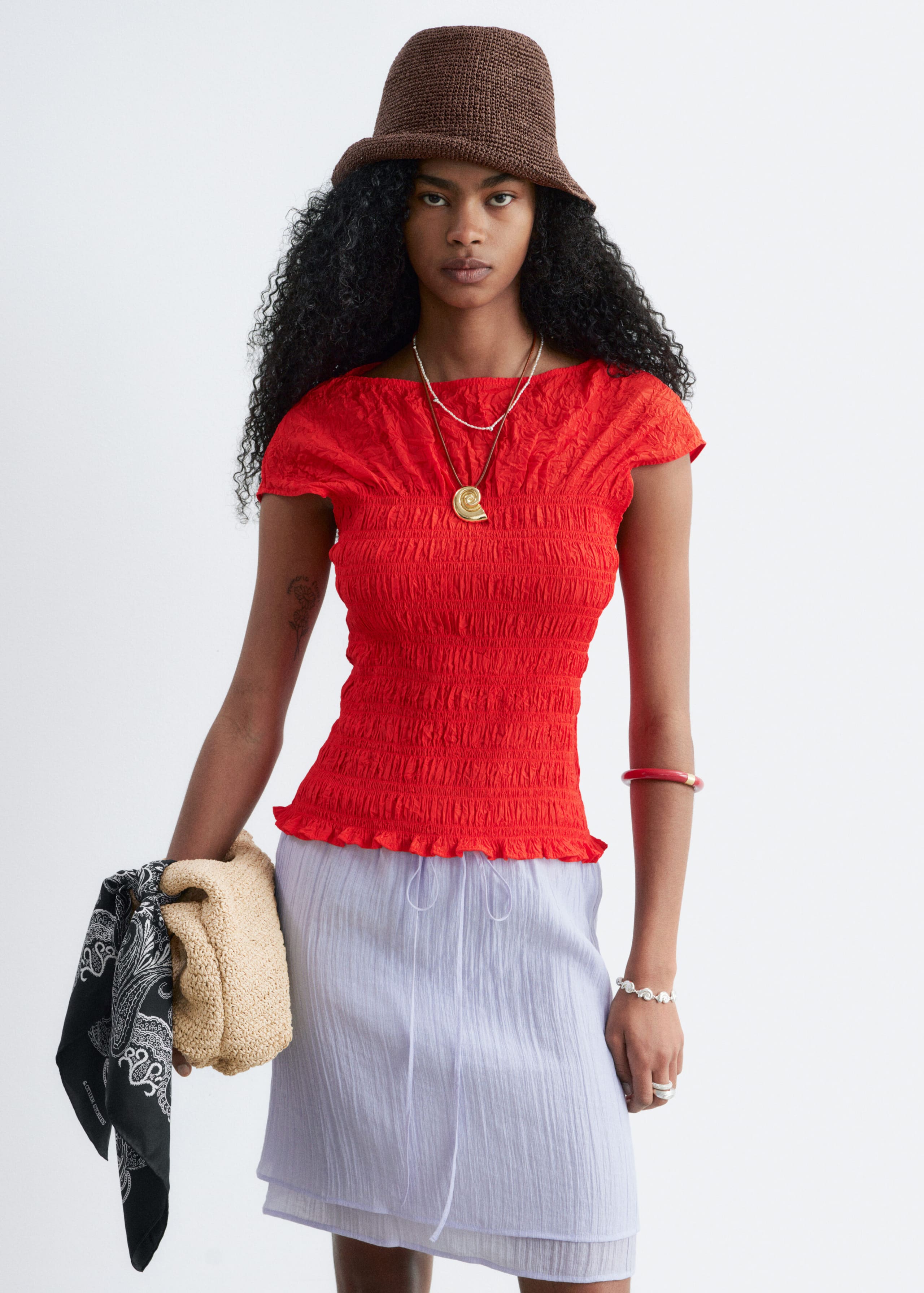 Gesmoktes Oberteil mit U-Boot-Ausschnitt - Beige/Gestreift - Lookbook