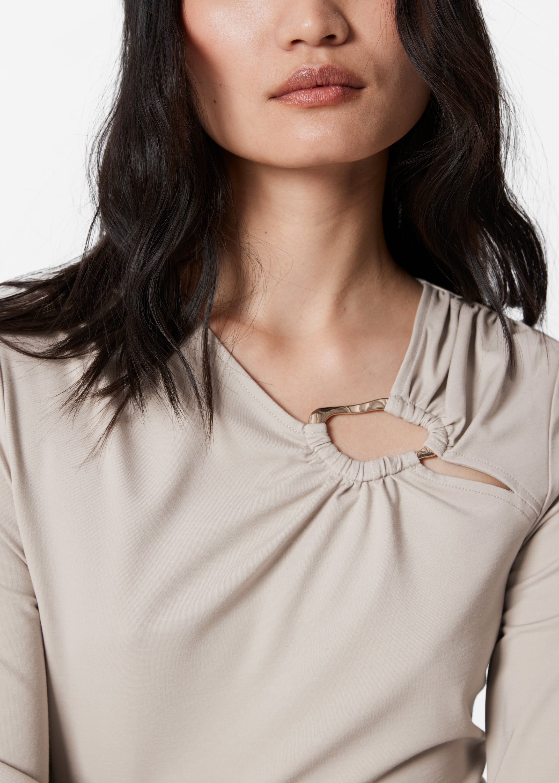 Visa större bild: Rynkad topp med spänne - Beige - DAM | H&M SE 2