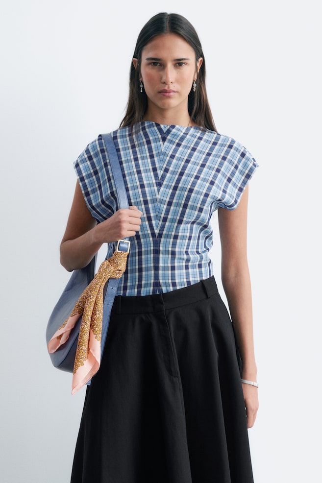 Top de jacquard con cuello de embudo - Azul claro/Cuadros/Rojo oscuro/Cuadros - 1
