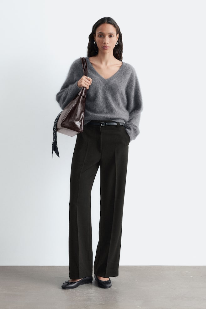 Gerade geschnittene Hose mit Bügelfalten - Schwarz/Dunkelbraun/Dunkelgrün/Navyblau/Cremefarben - 1