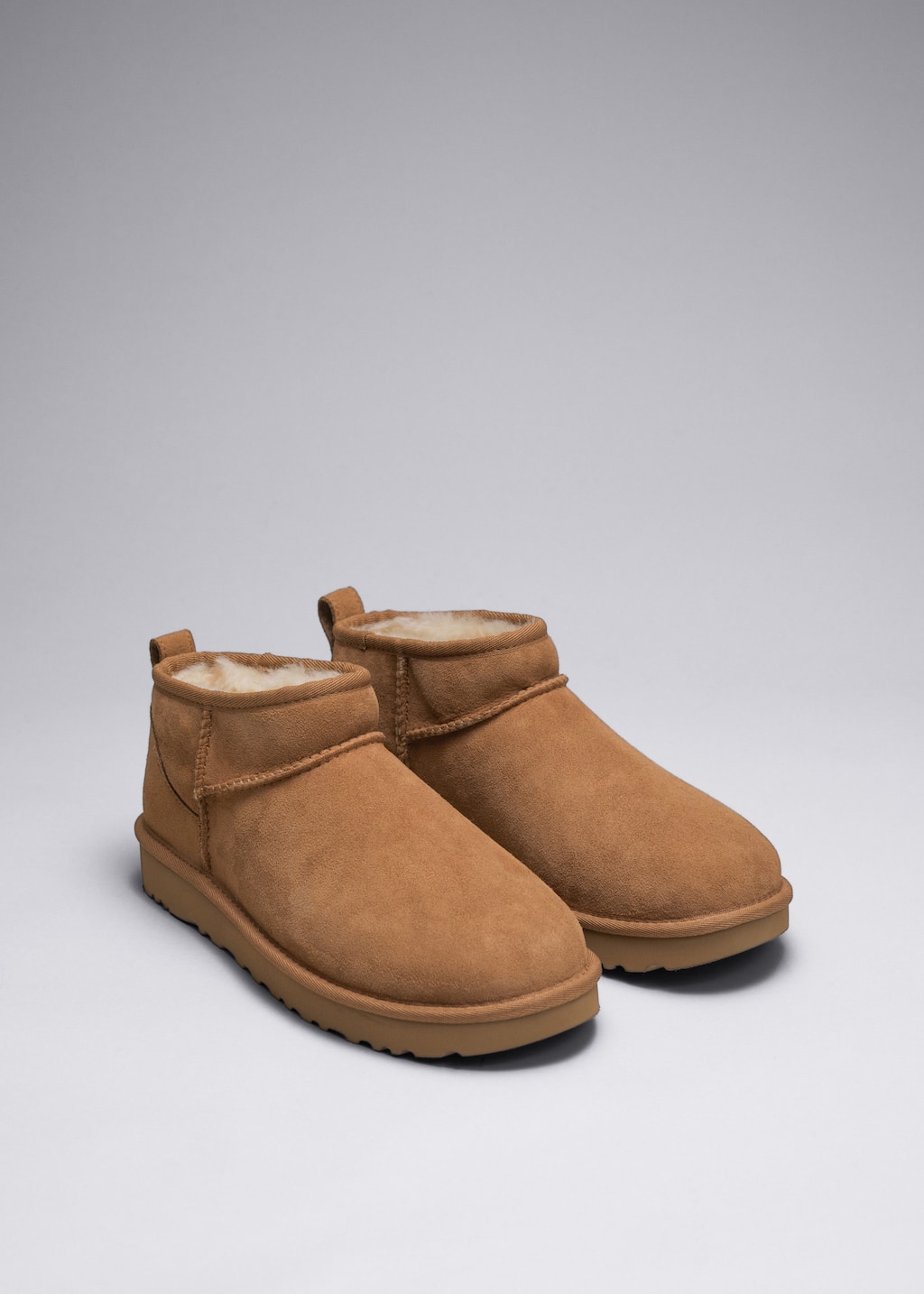 Botki UGG® Classic Ultra Mini – Beżowy – Martwa natura