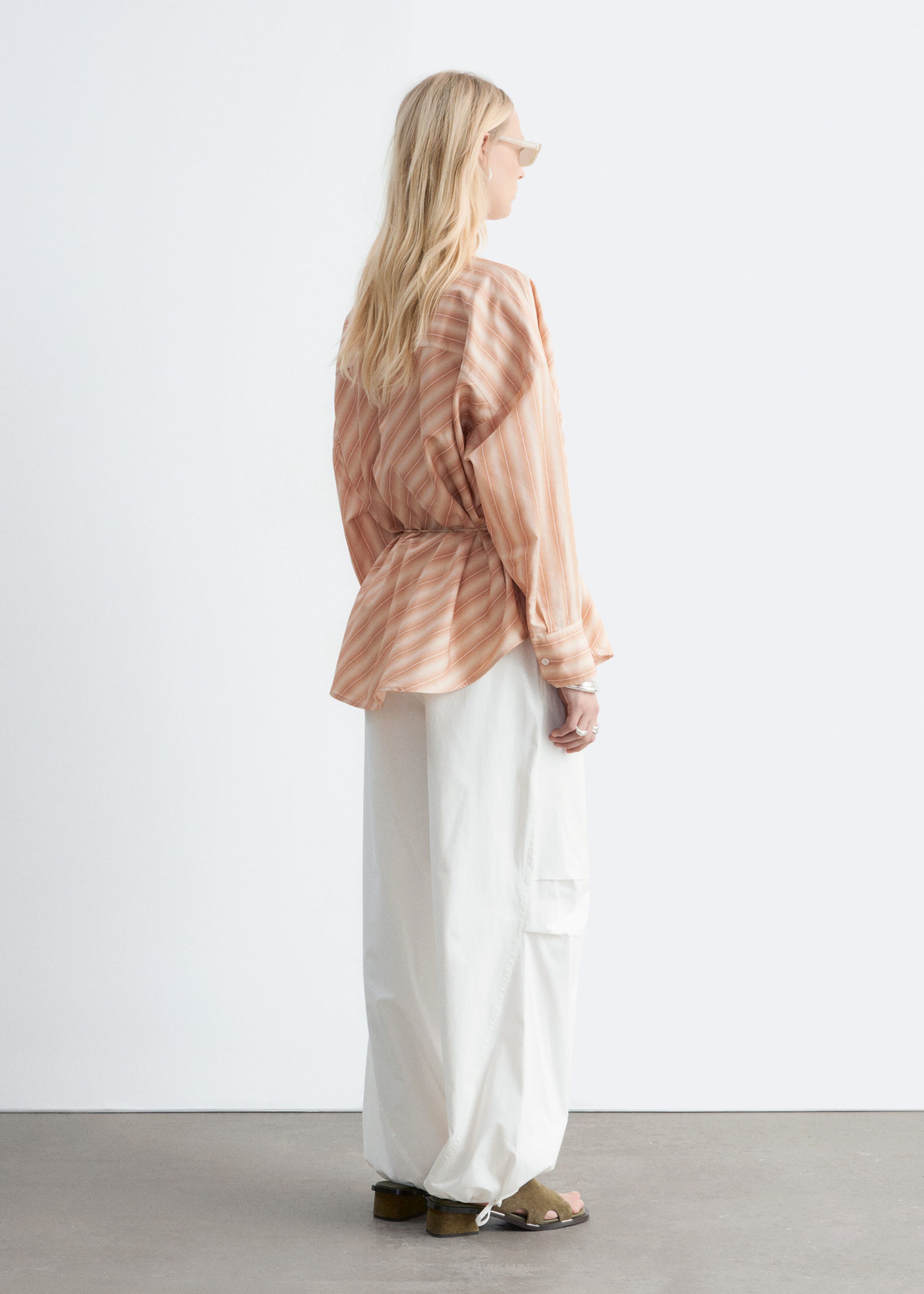 Image of Bluzka w paski z lejącym dekoltem