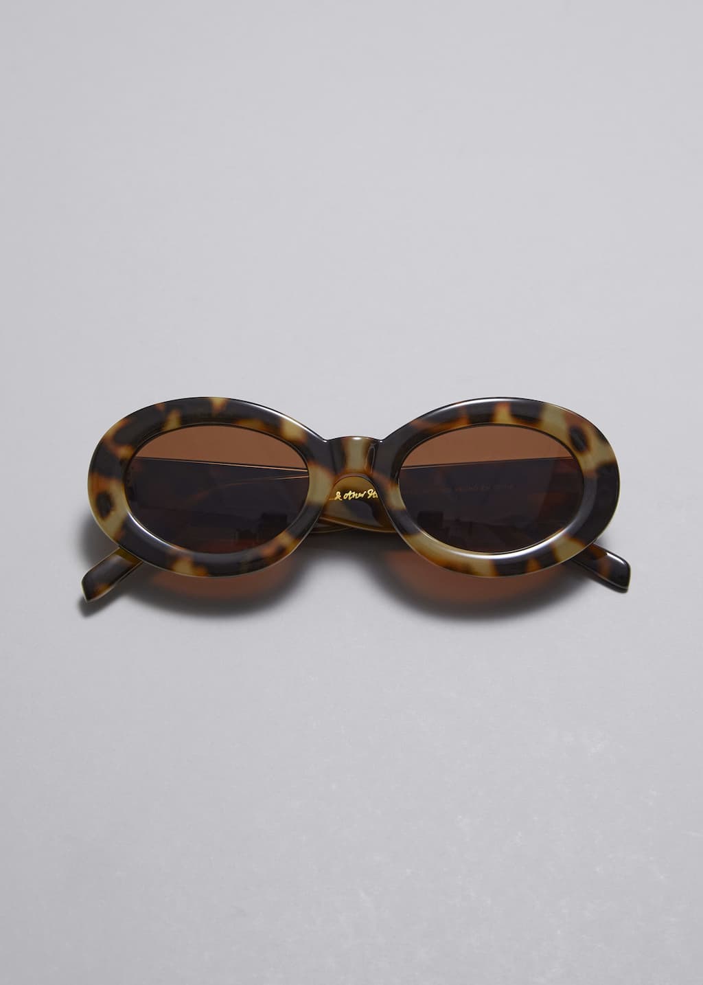 Gafas de sol de montura ovalada