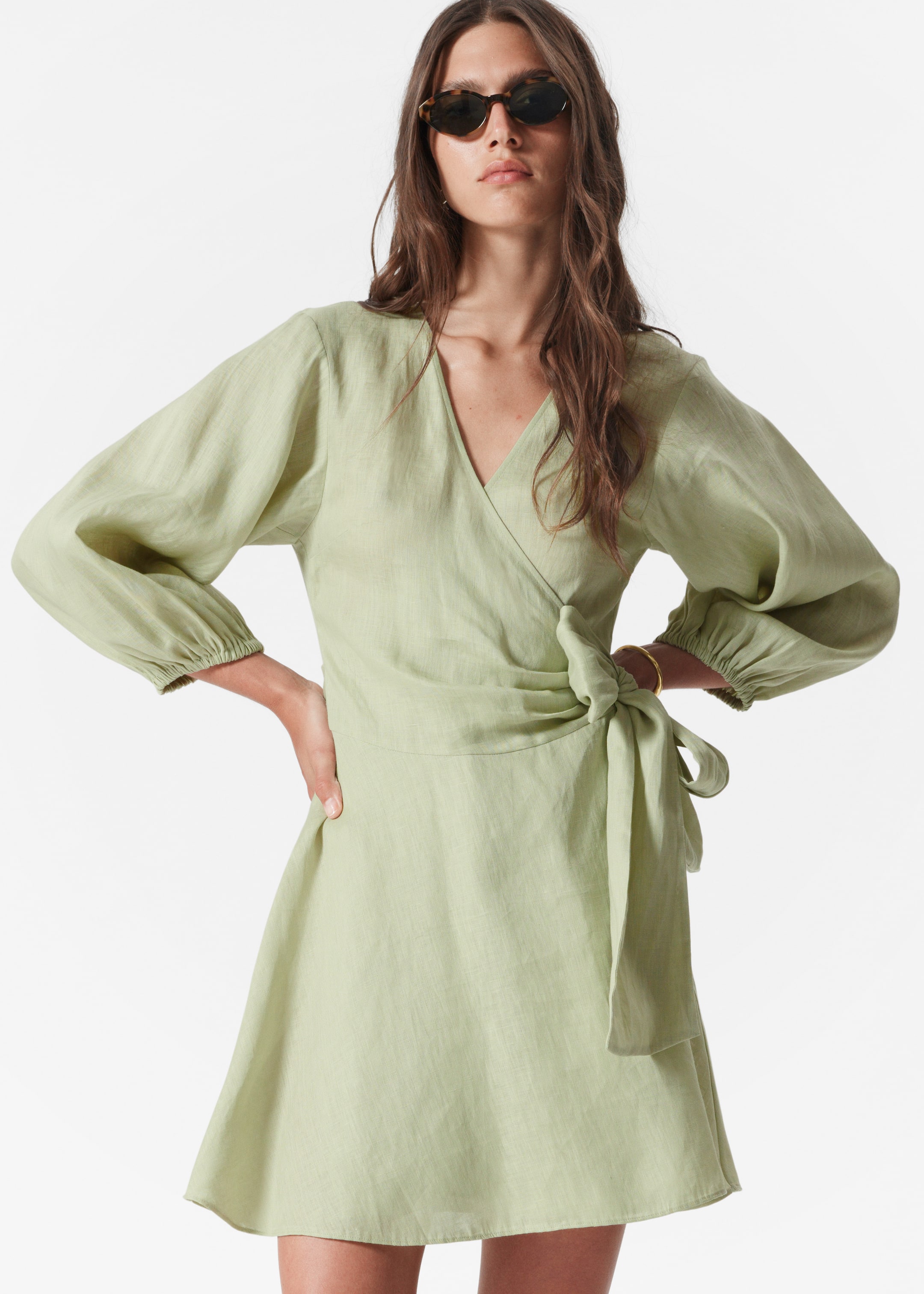 Visualizza immagine più grande: Mini abito a portafoglio in lino - Verde chiaro - DONNA | H&M IT 2