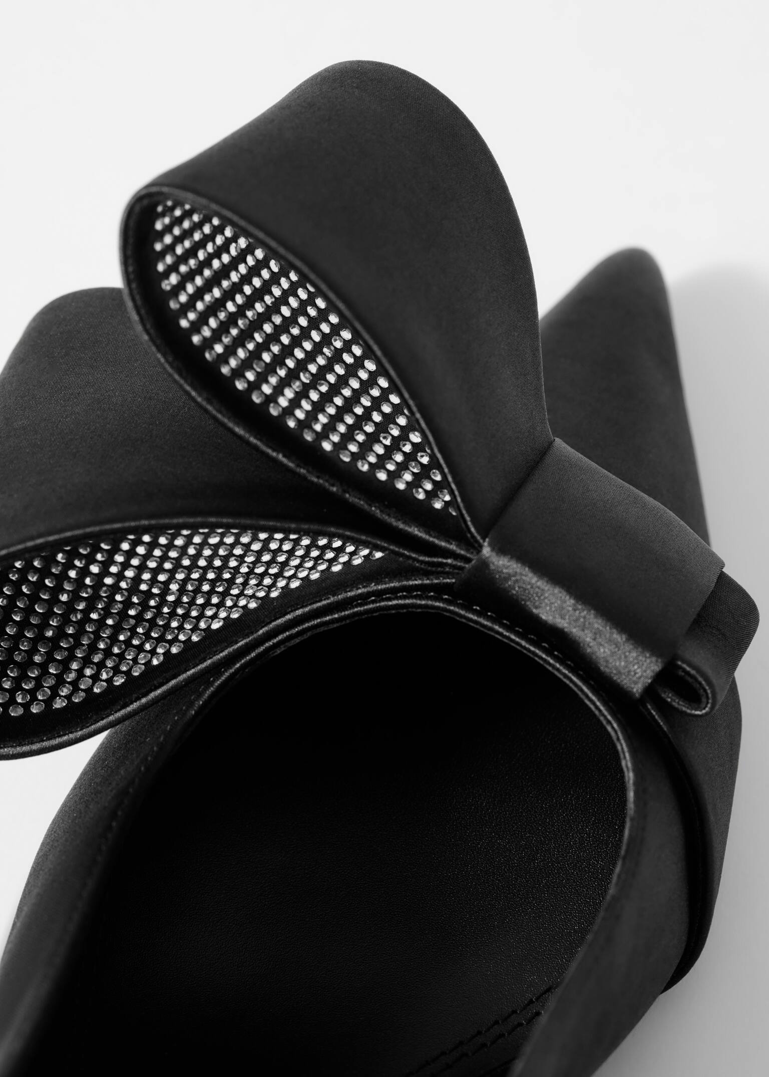 Bow-Embellished Satin Pumps - Black satin - 5