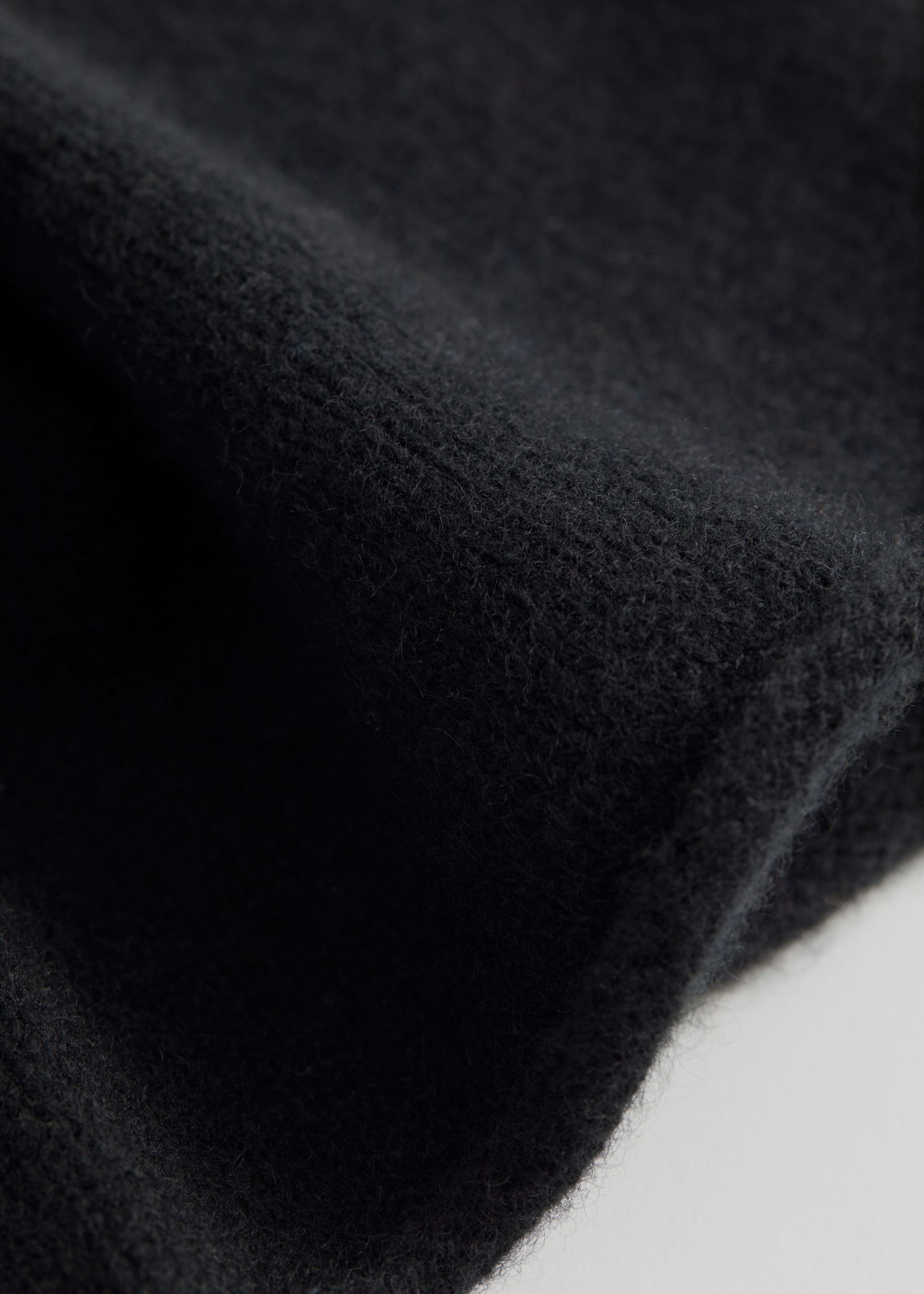 Cashmere Beanie - {{variantName}} - Descriptive Detail