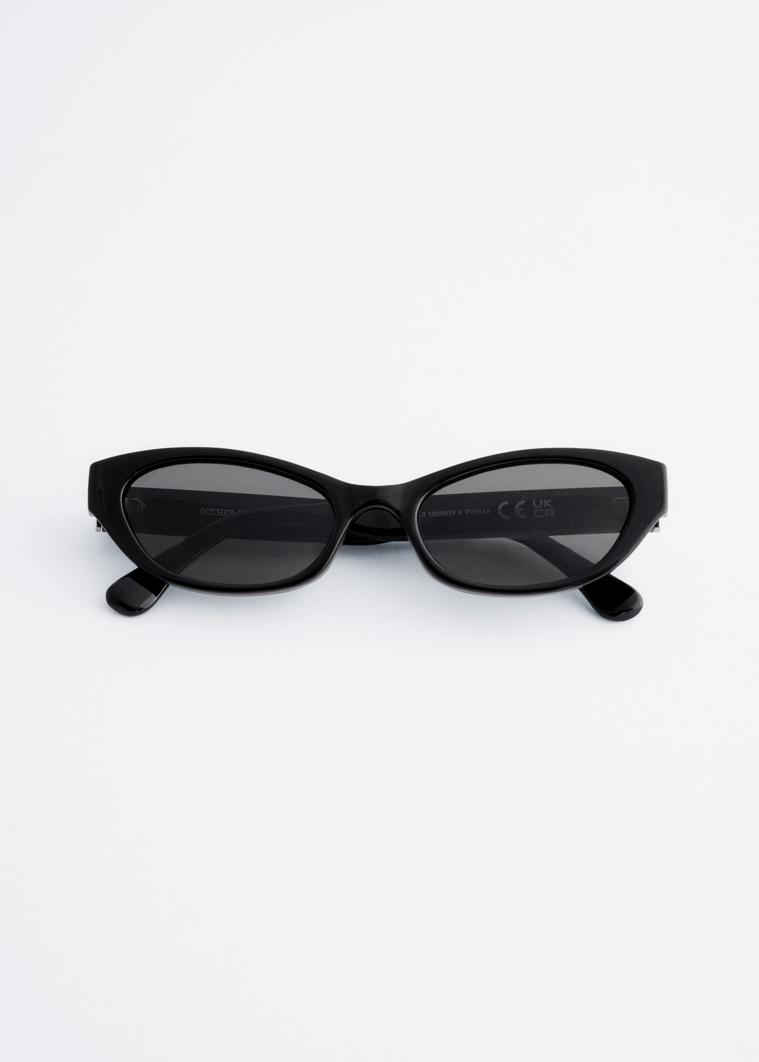 Oval Frame Sunglasses - Black - Still Life