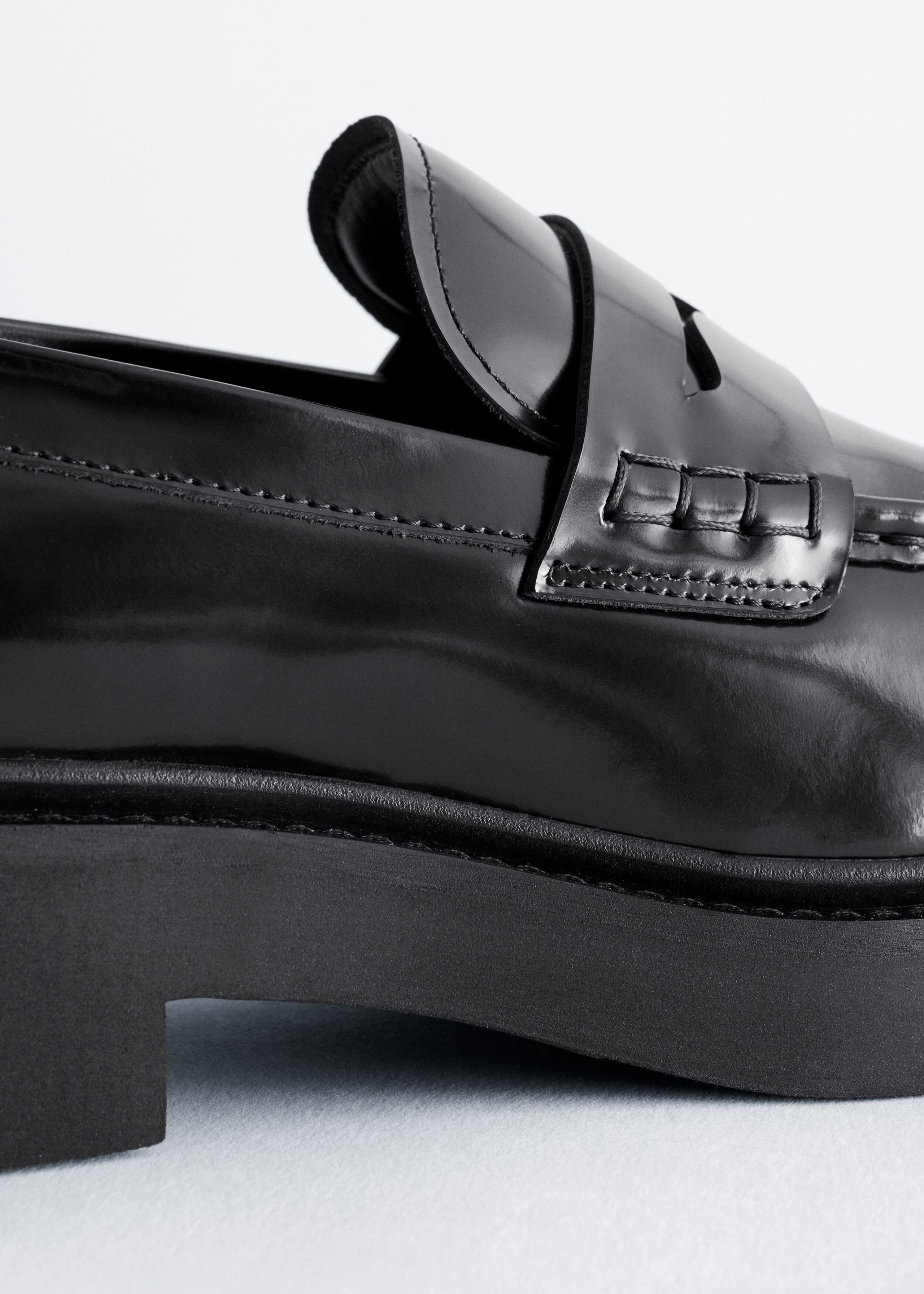 Mocassins en cuir épais - {{variantName}} - Descriptive Detail