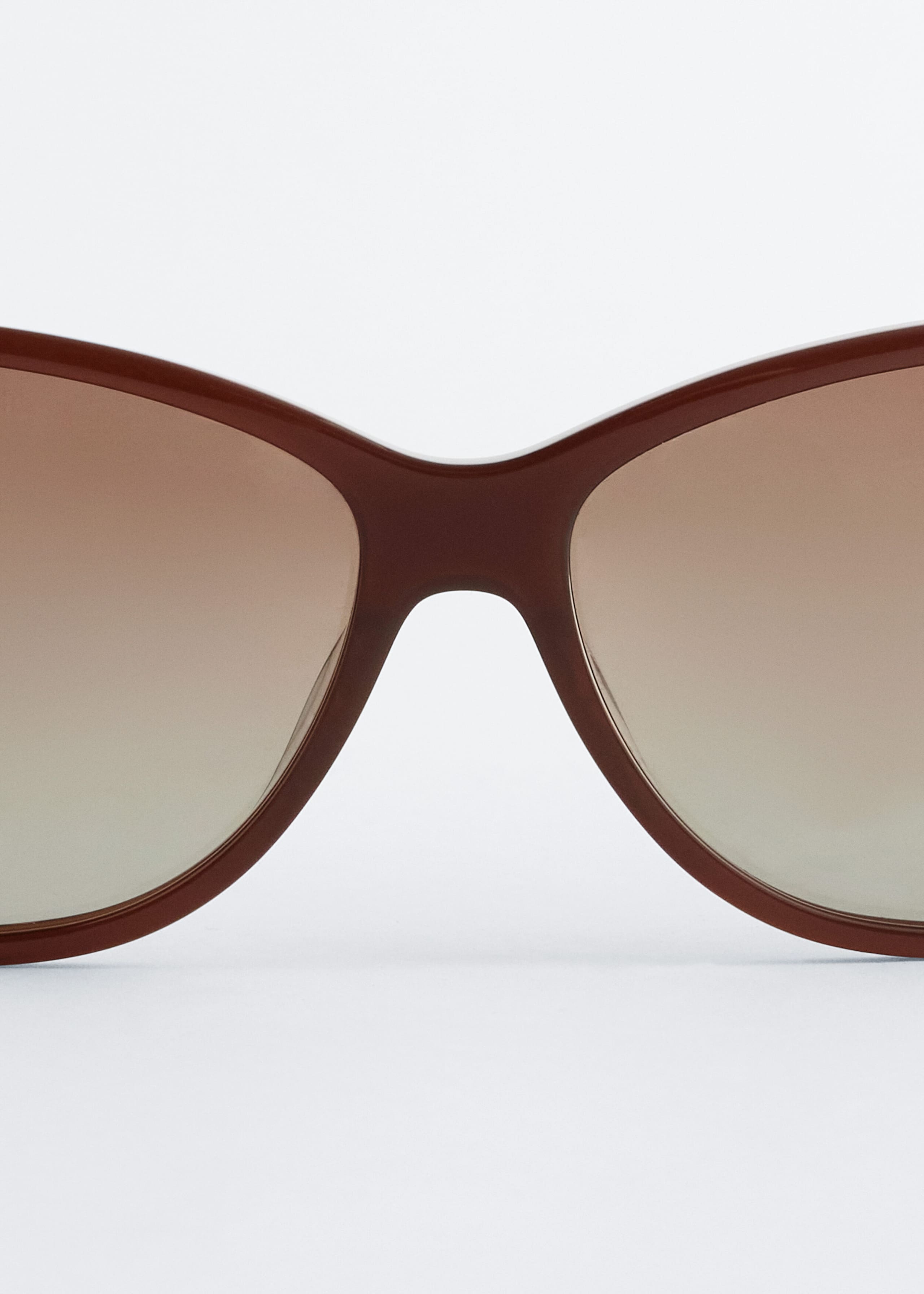 Oval-Frame Sunglasses - {{variantName}} - Descriptive Detail