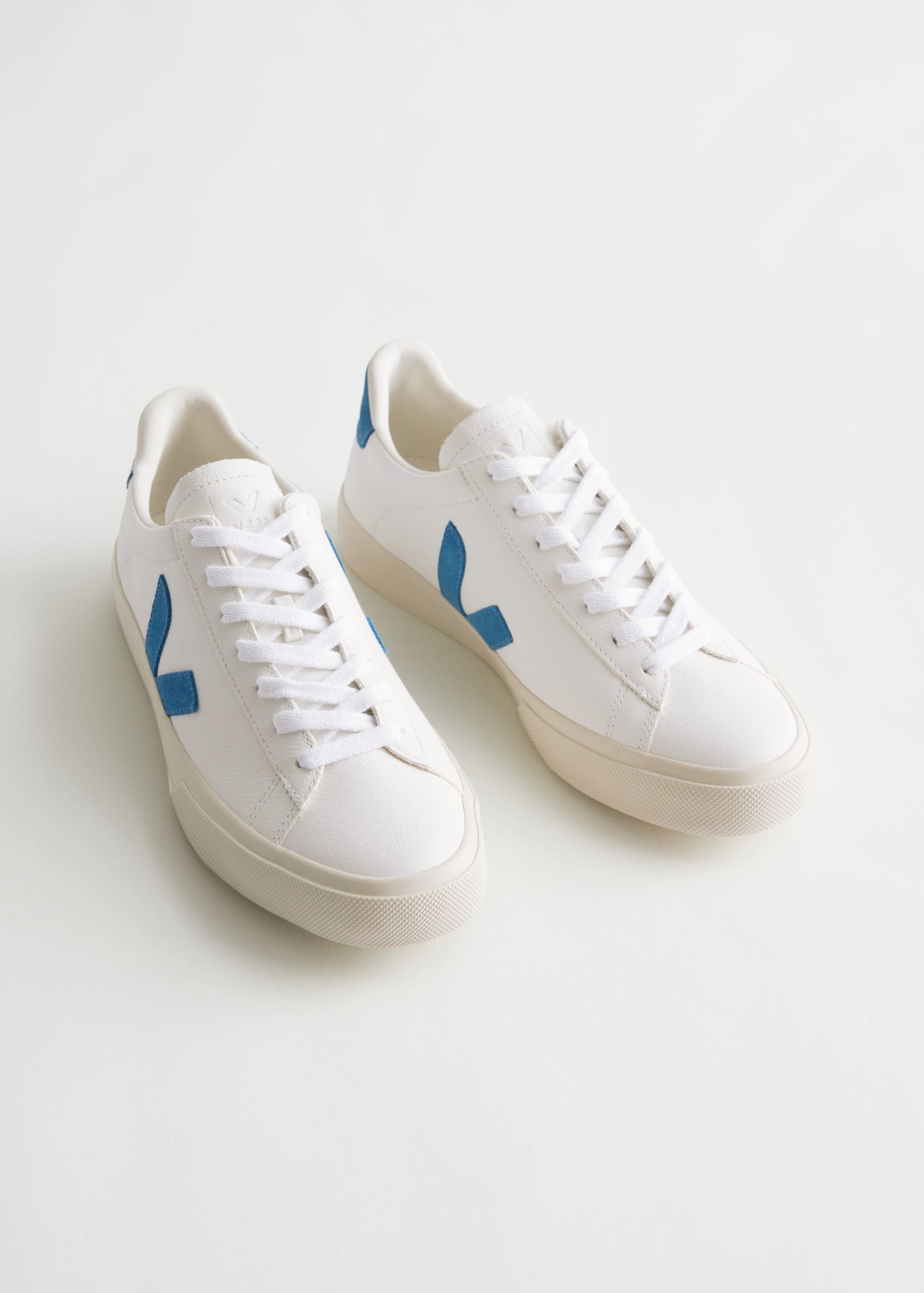 Skórzane sneakersy Veja Campo – Biały/Beżowy – Martwa natura