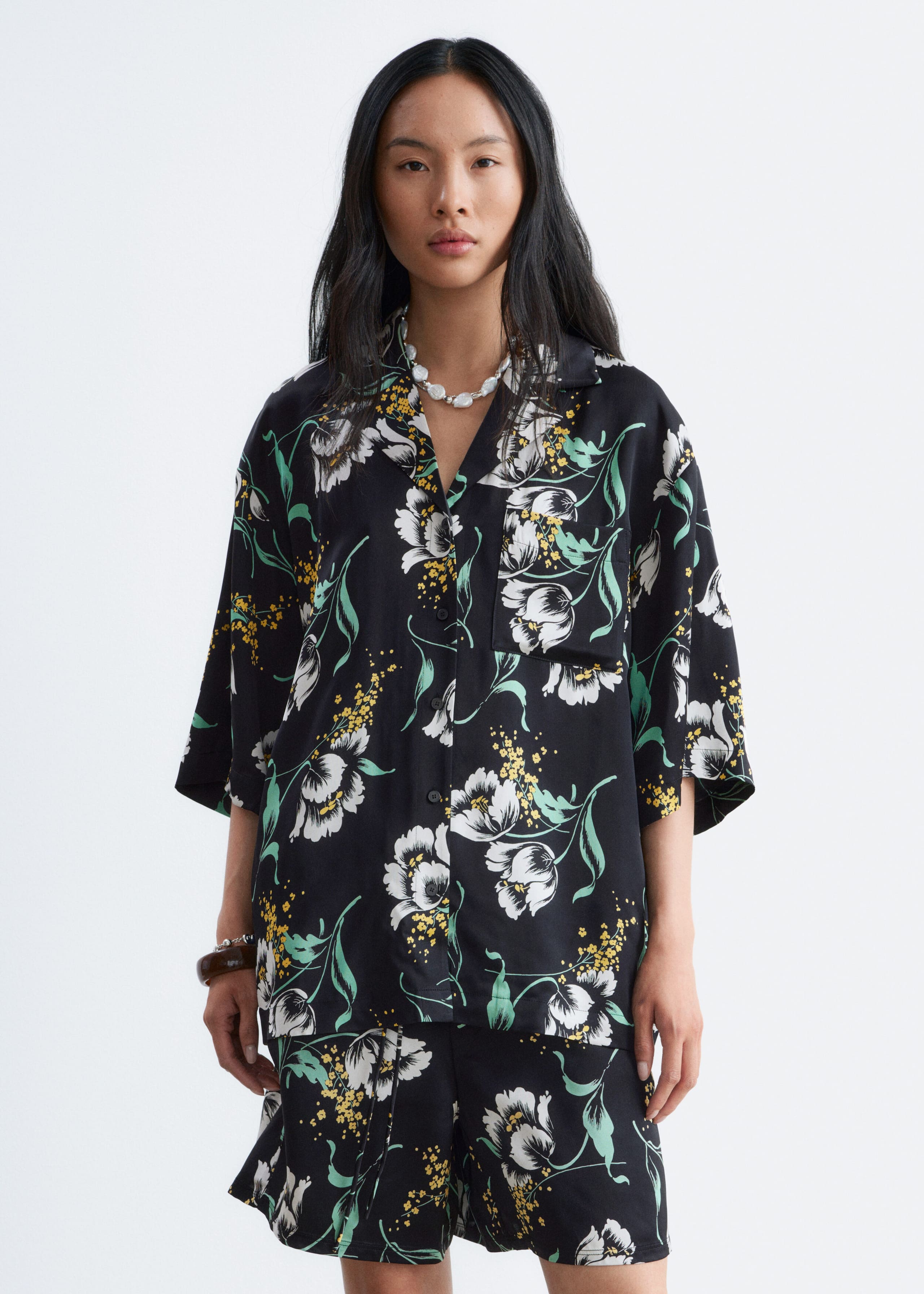 Oversized Resort Shirt - Schwarz/Geblümt - Lookbook