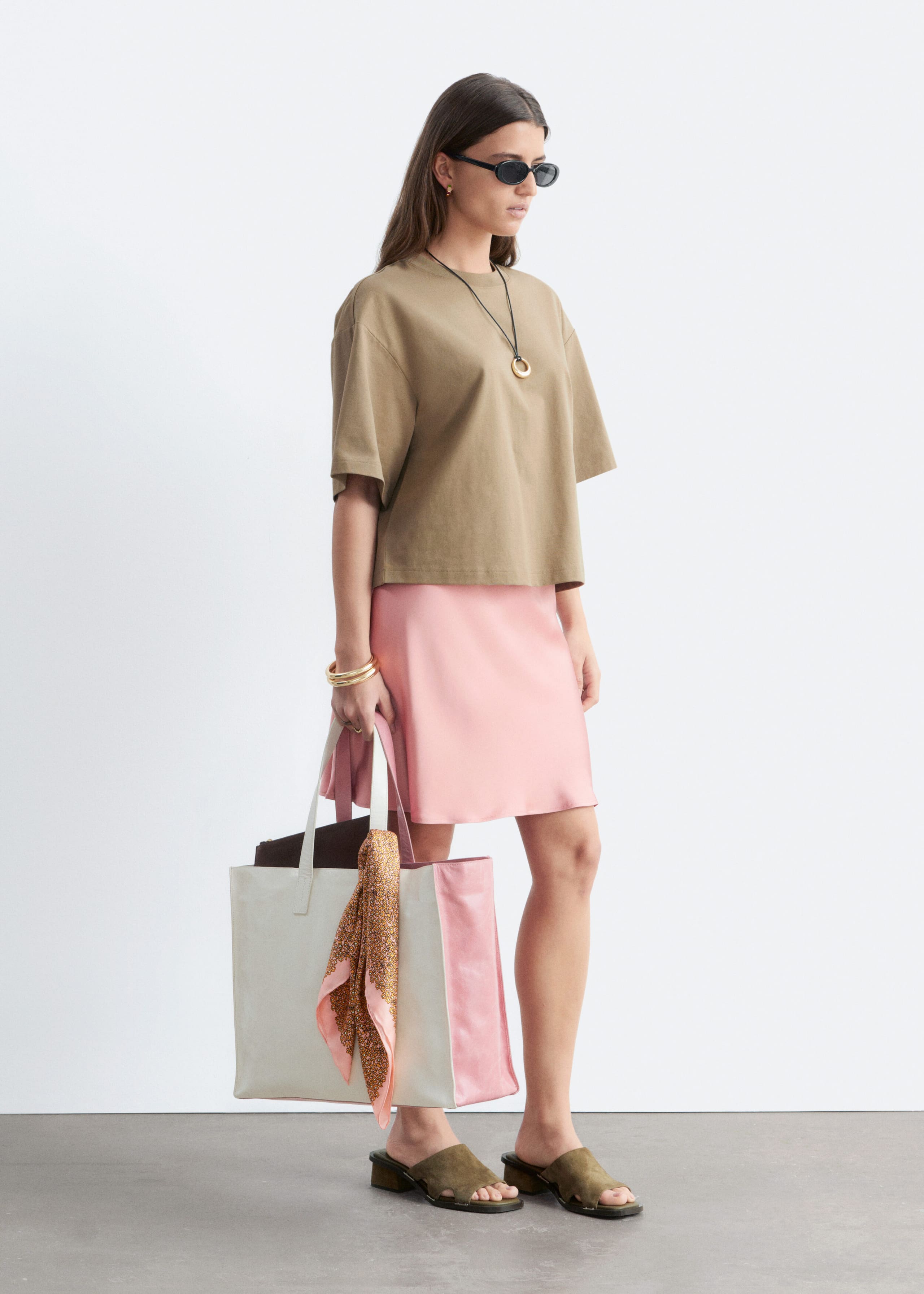 Boxy T-Shirt - Black - Lookbook