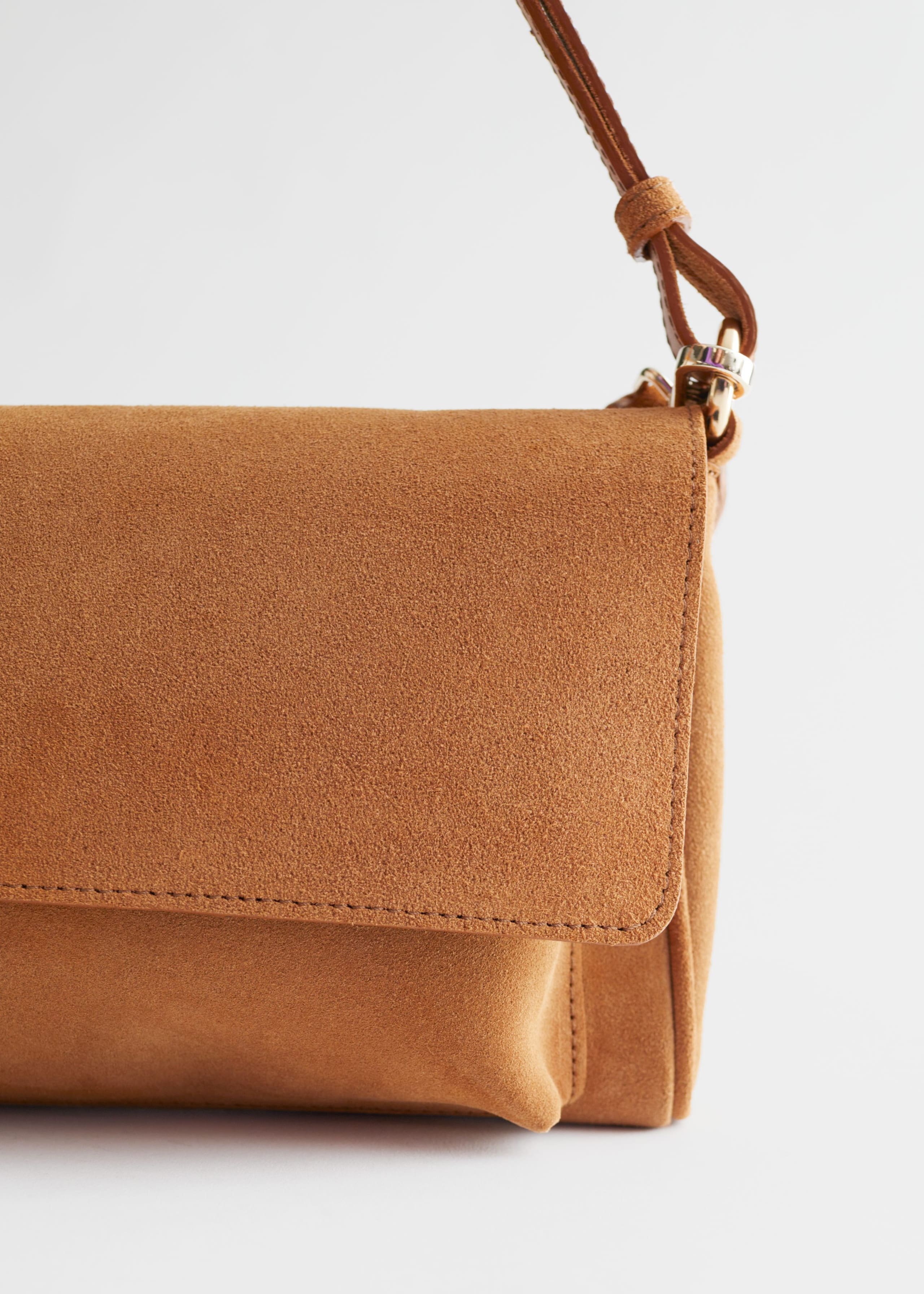 LeatherCrossbodyBag - {{variantName}} - Descrizione dettagliata