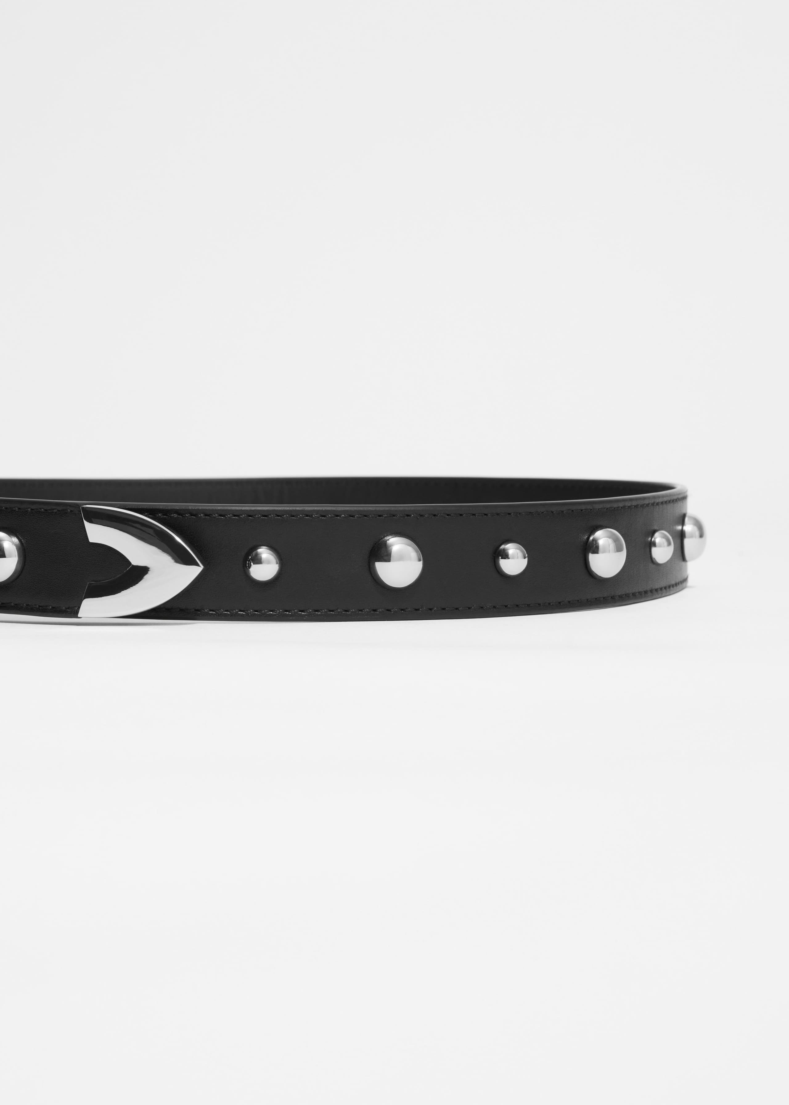 Ceinture en cuir cloutée - {{variantName}} - Descriptive Detail